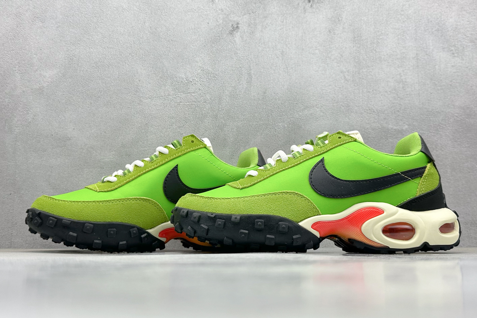 Nike Air Max Waffle SP Retro Cushion Sneakers - Bold Innovation and Comfort 6 cmp i1746596050443 8269 0 4