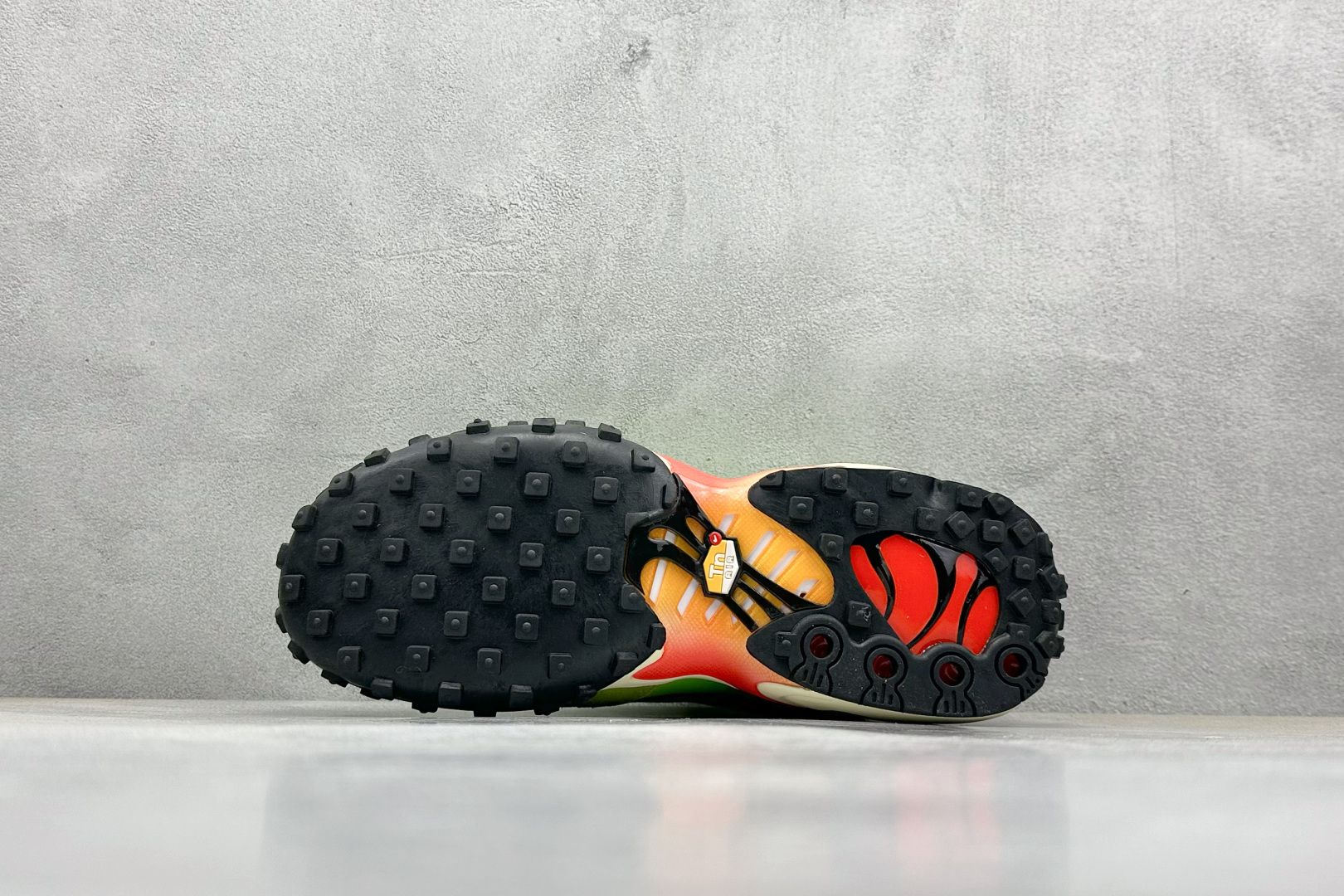 Nike Air Max Waffle SP Retro Cushion Sneakers - Bold Innovation and Comfort 5 cmp i1746596051155 8943 0 3