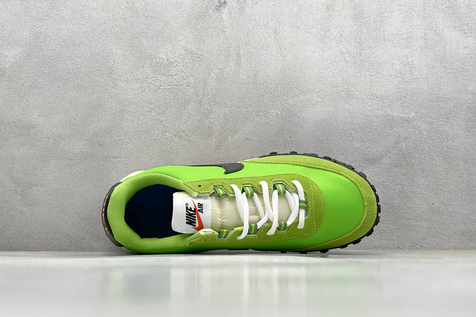 Nike Air Max Waffle SP Retro Cushion Sneakers - Bold Innovation and Comfort 4 cmp i1746596051158 3130 0 2