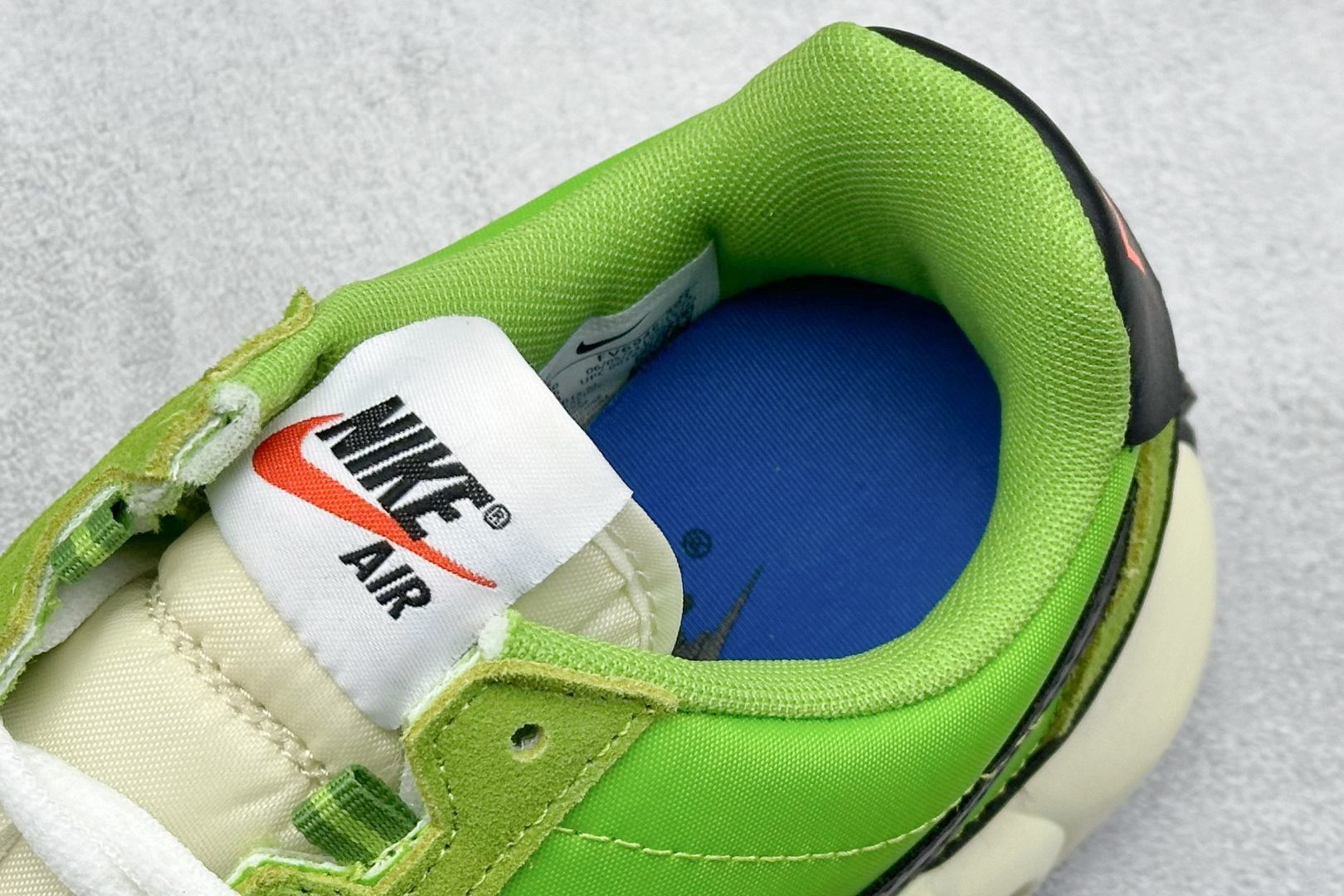 Nike Air Max Waffle SP Retro Cushion Sneakers - Bold Innovation and Comfort 9 cmp i1746596051158 9478 0 7