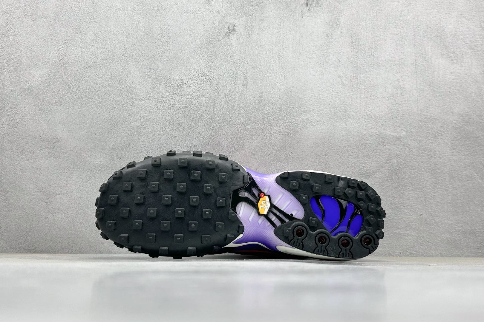 Nike Air Max Waffle SP: Retro Style with Modern Air Cushioning – FV6946 5 cmp i1746596098875 8953 0 3