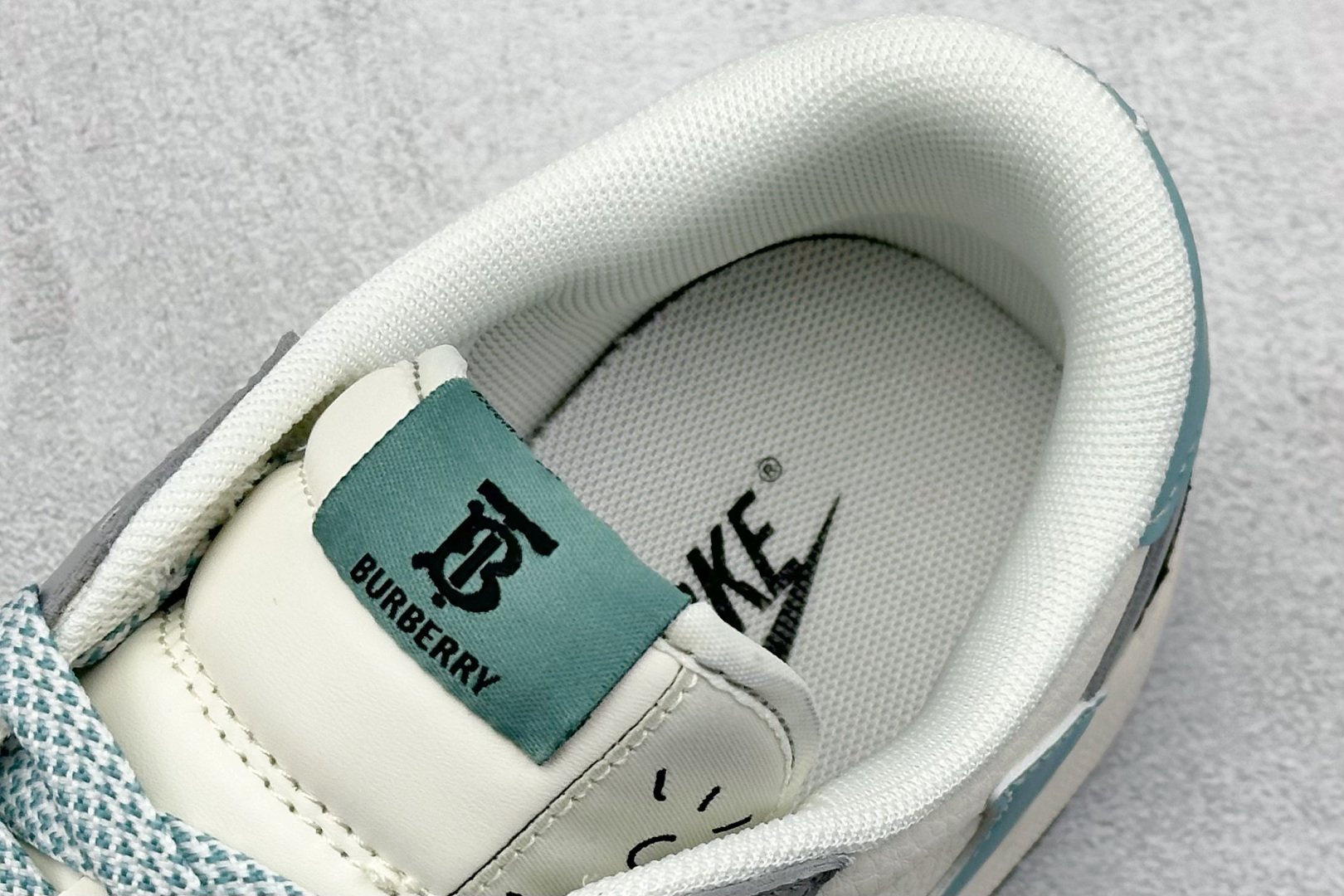 260 Travis Scott x Nike Air Jordan 1 Low x BURBRRY Air Jordan 1 Low 反转灰白蓝小钩满天星倒钩 XF8698-072