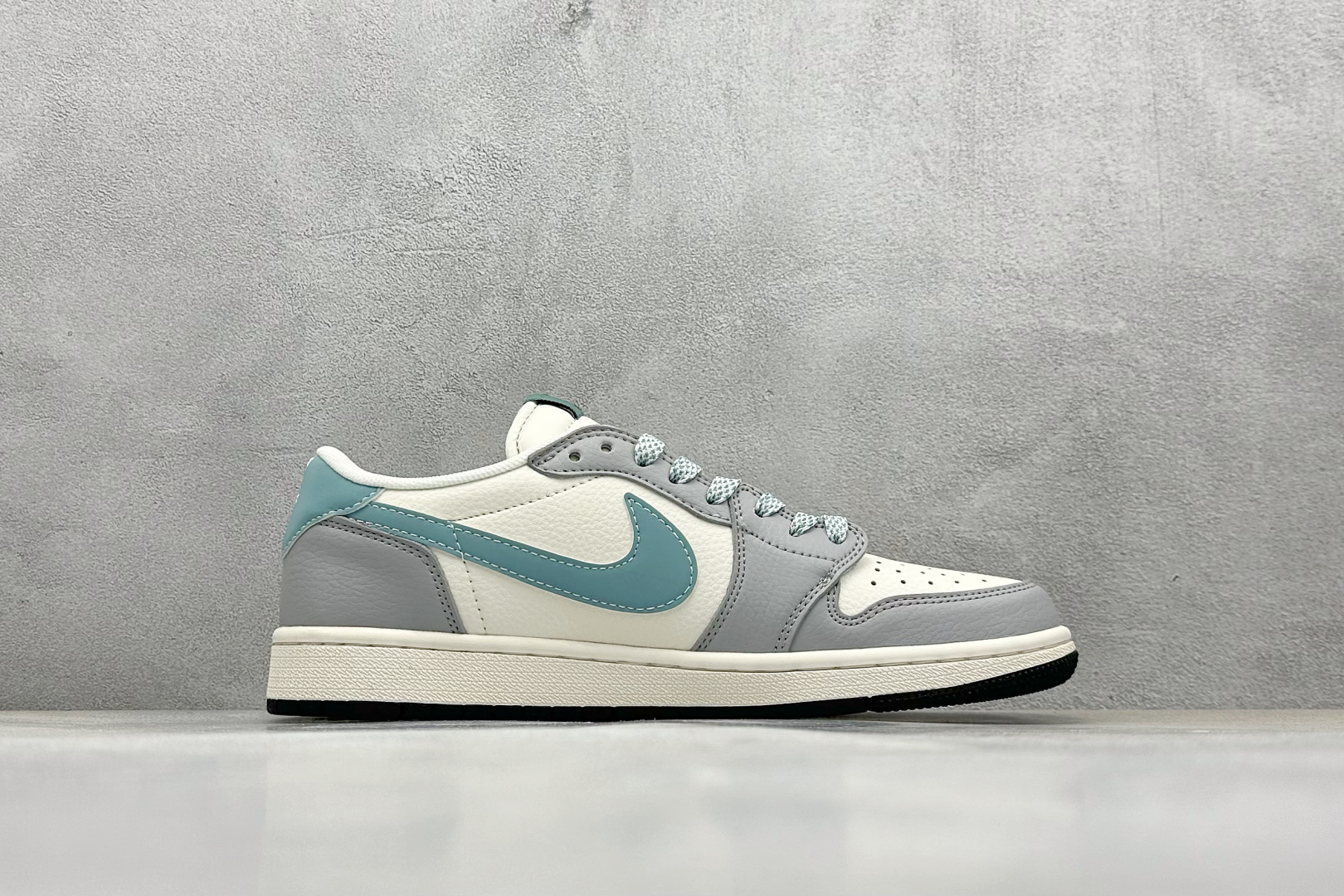 260 Travis Scott x Nike Air Jordan 1 Low x BURBRRY Air Jordan 1 Low 反转灰白蓝小钩满天星倒钩 XF8698-072