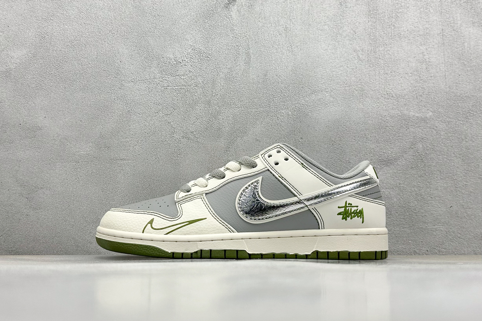 260 Nike SB Dunk Low x Stussy 白灰绿小钩双鞋带 XF8698-086