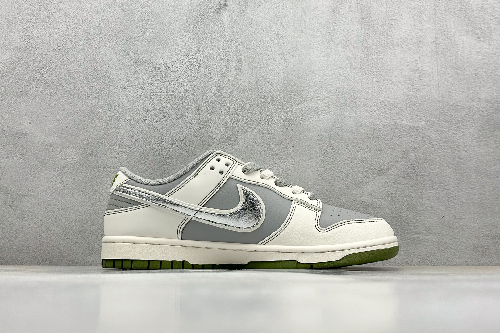 260 Nike SB Dunk Low x Stussy 白灰绿小钩双鞋带 XF8698-086