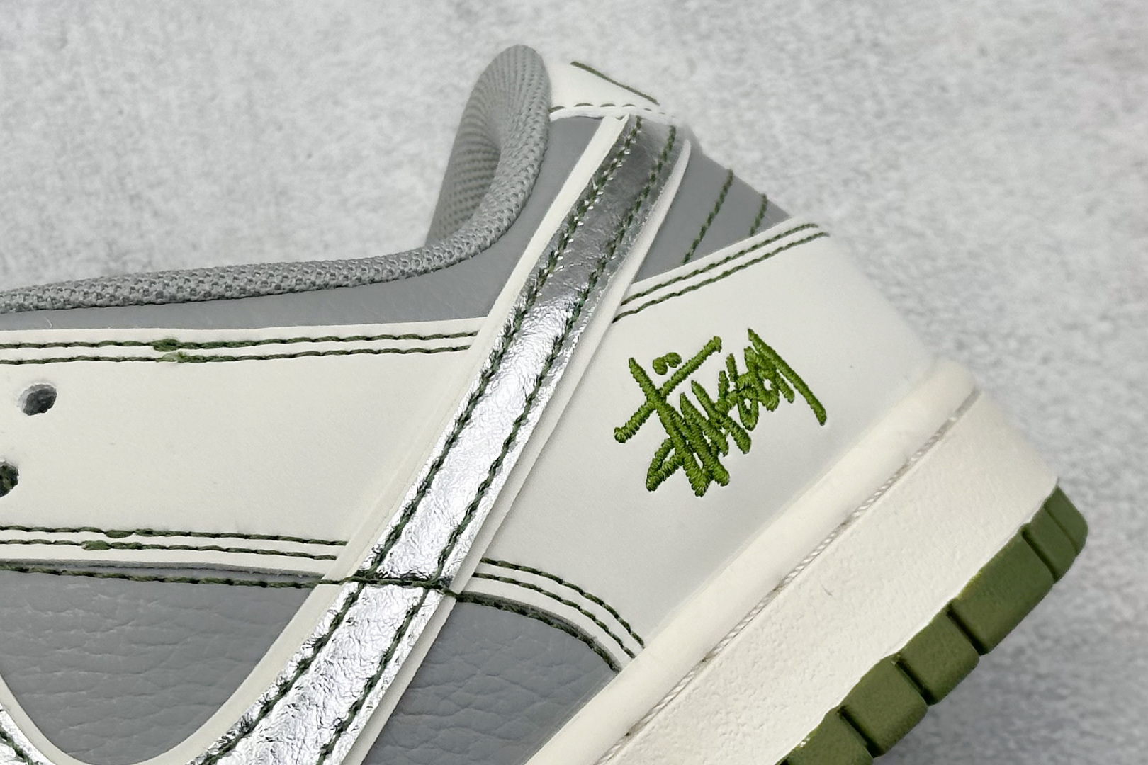 260 Nike SB Dunk Low x Stussy 白灰绿小钩双鞋带 XF8698-086