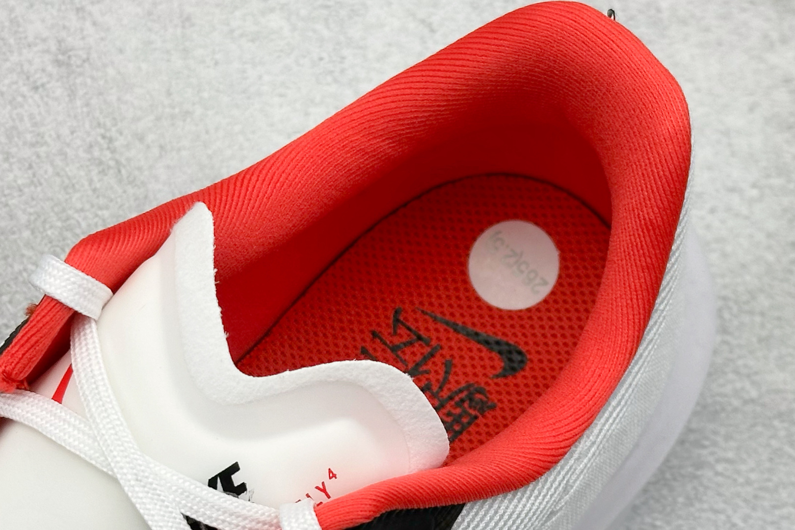 
Nk Zoom Rival Fly 4 耐克超弹轻盈跑步鞋
#鞋款搭载 Flyknit 材料 打造出