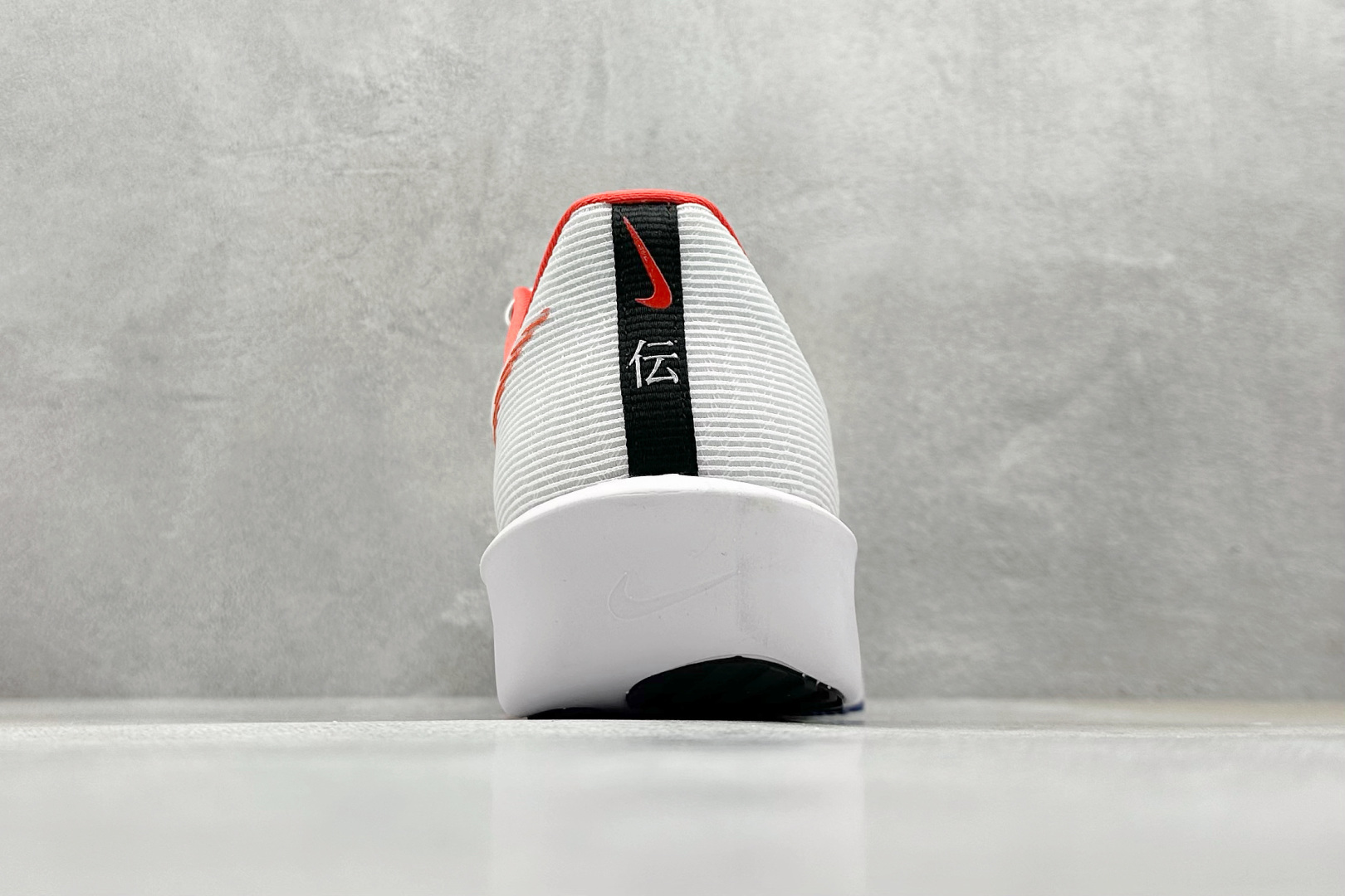 
Nk Zoom Rival Fly 4 耐克超弹轻盈跑步鞋
#鞋款搭载 Flyknit 材料 打造出