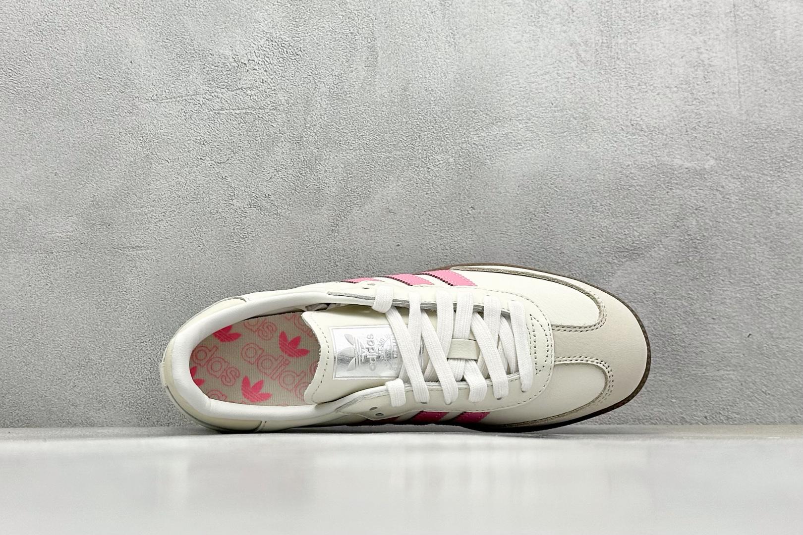 200 RS版 Adidas Originals Samba OG”Lucid Pink“桑巴舞系列绅士德训运动板鞋“皮革米白桃粉焦糖底” IG1962
