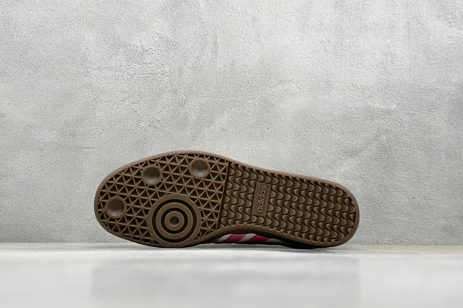 200 RS版 Adidas Originals Samba OG”Lucid Pink“桑巴舞系列绅士德训运动板鞋“皮革米白桃粉焦糖底” IG1962