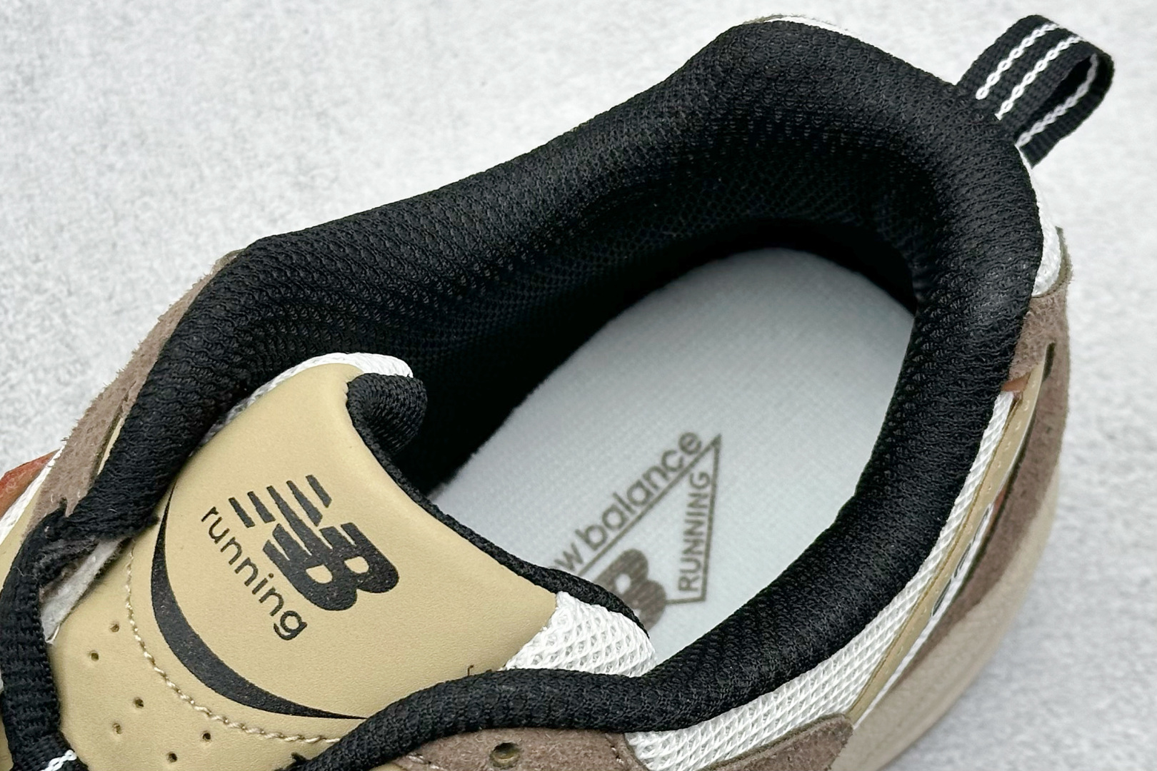 福利特价 放店私
New Balance NB530 新百伦复古透气跑步鞋 抛弃过往以皮革为主的人气轮廓