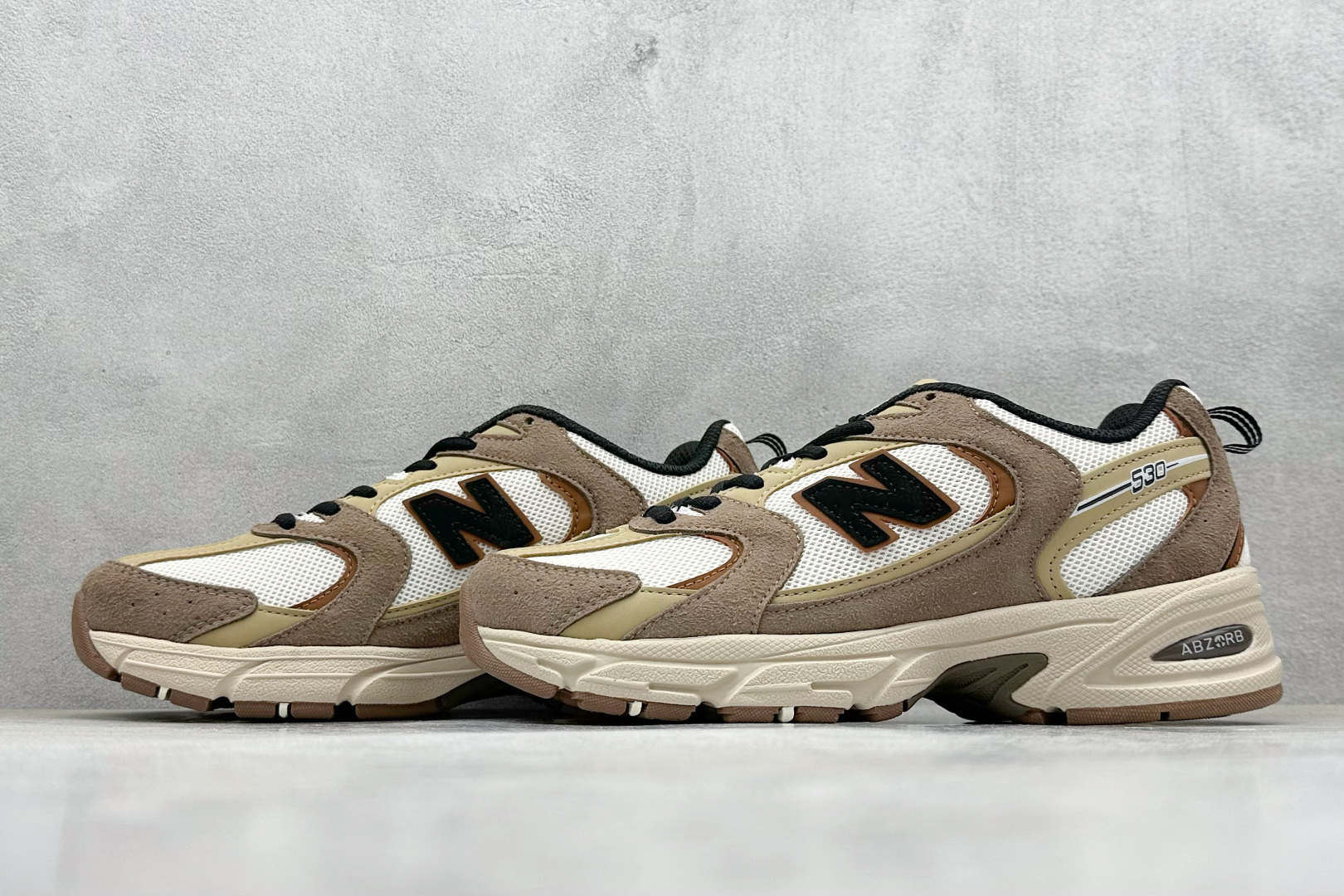 福利特价 放店私
New Balance NB530 新百伦复古透气跑步鞋 抛弃过往以皮革为主的人气轮廓