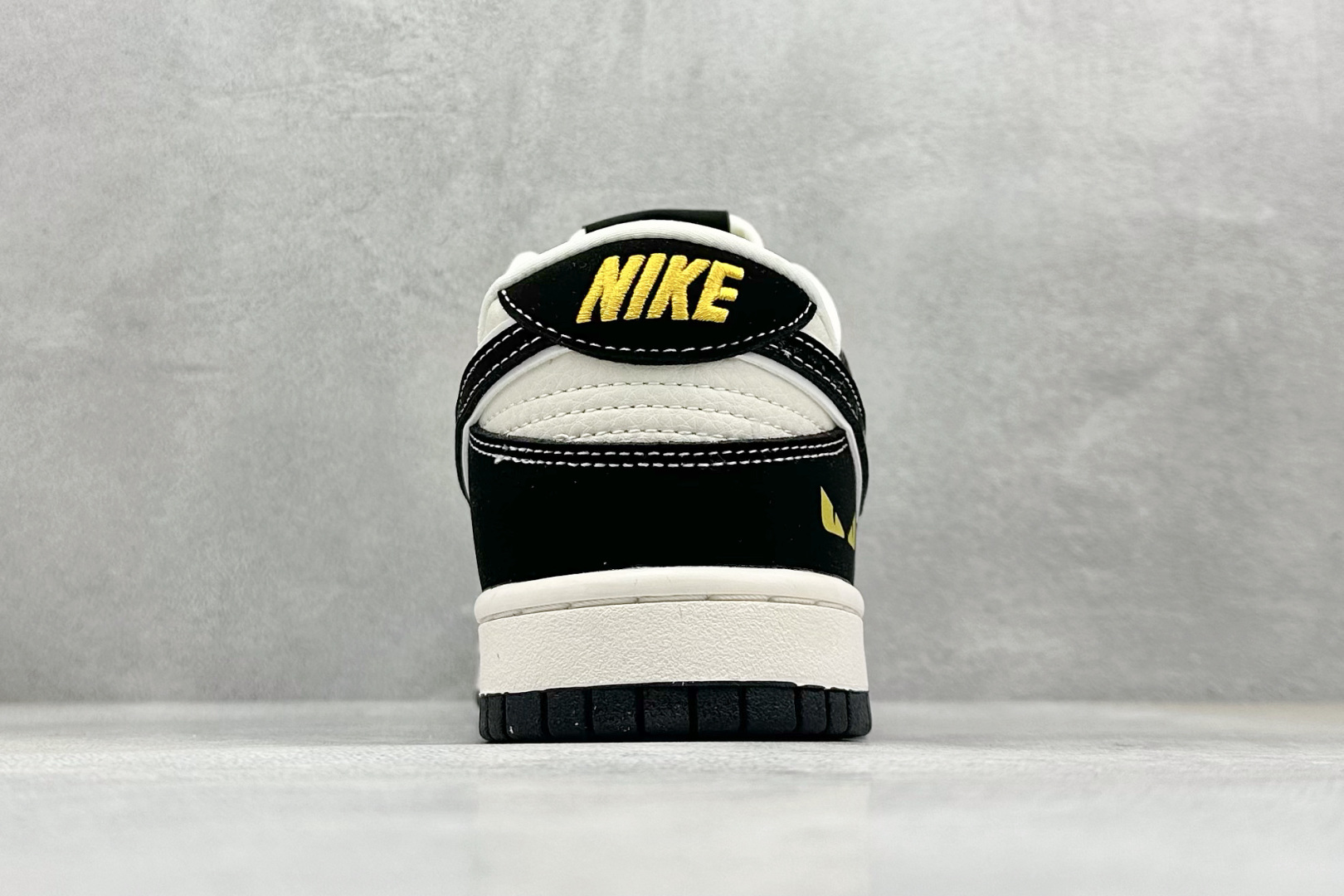  
XC版 Nike SB Dunk Low 芬迪联名 黑白黑勾 周年高端定制 低帮休闲板鞋
#定制鞋