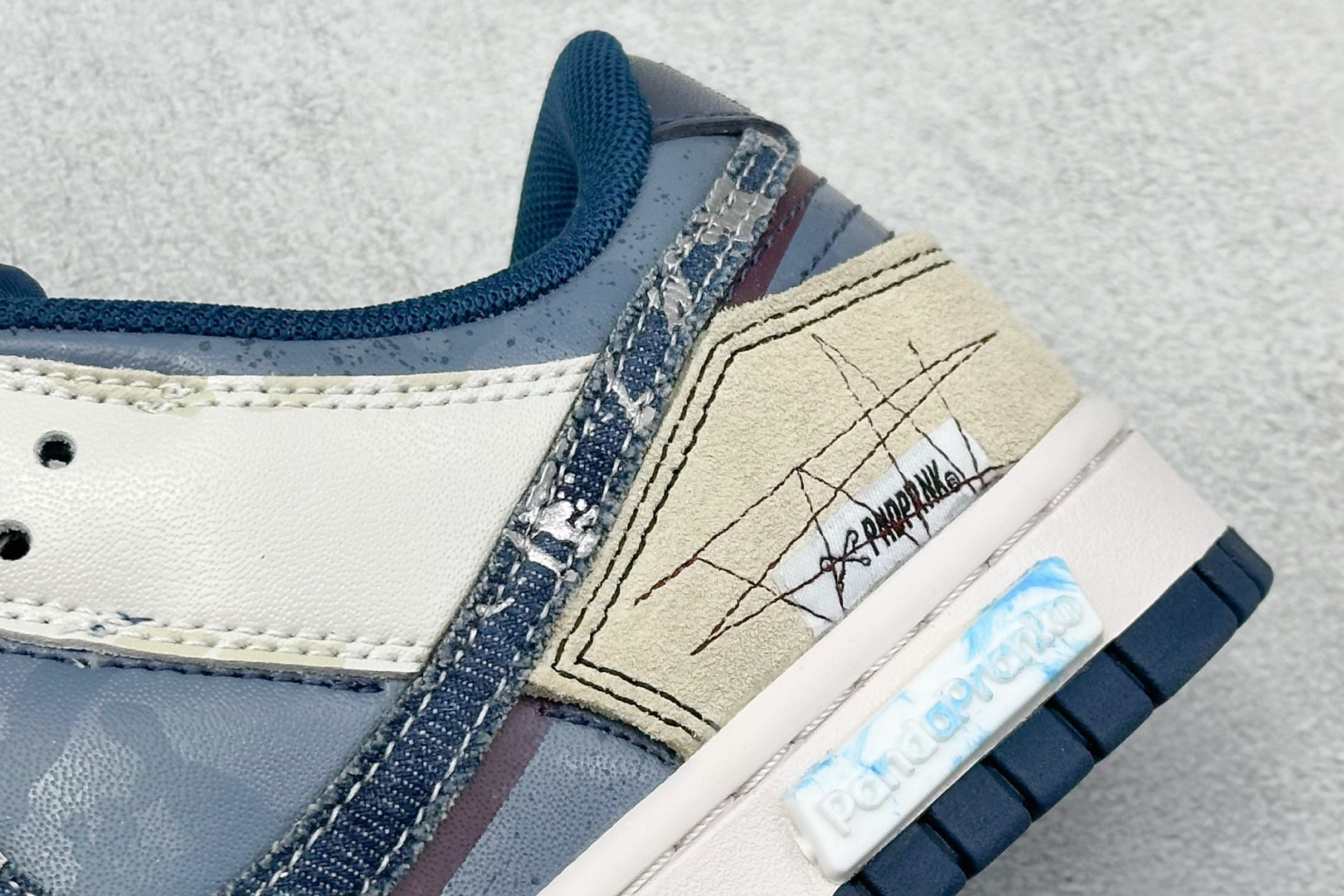  
FS版 Nike SB Dunk Low 蝎泽而渔
纯原大厂出品 极力推荐
原装头层材料 独家版型蒸