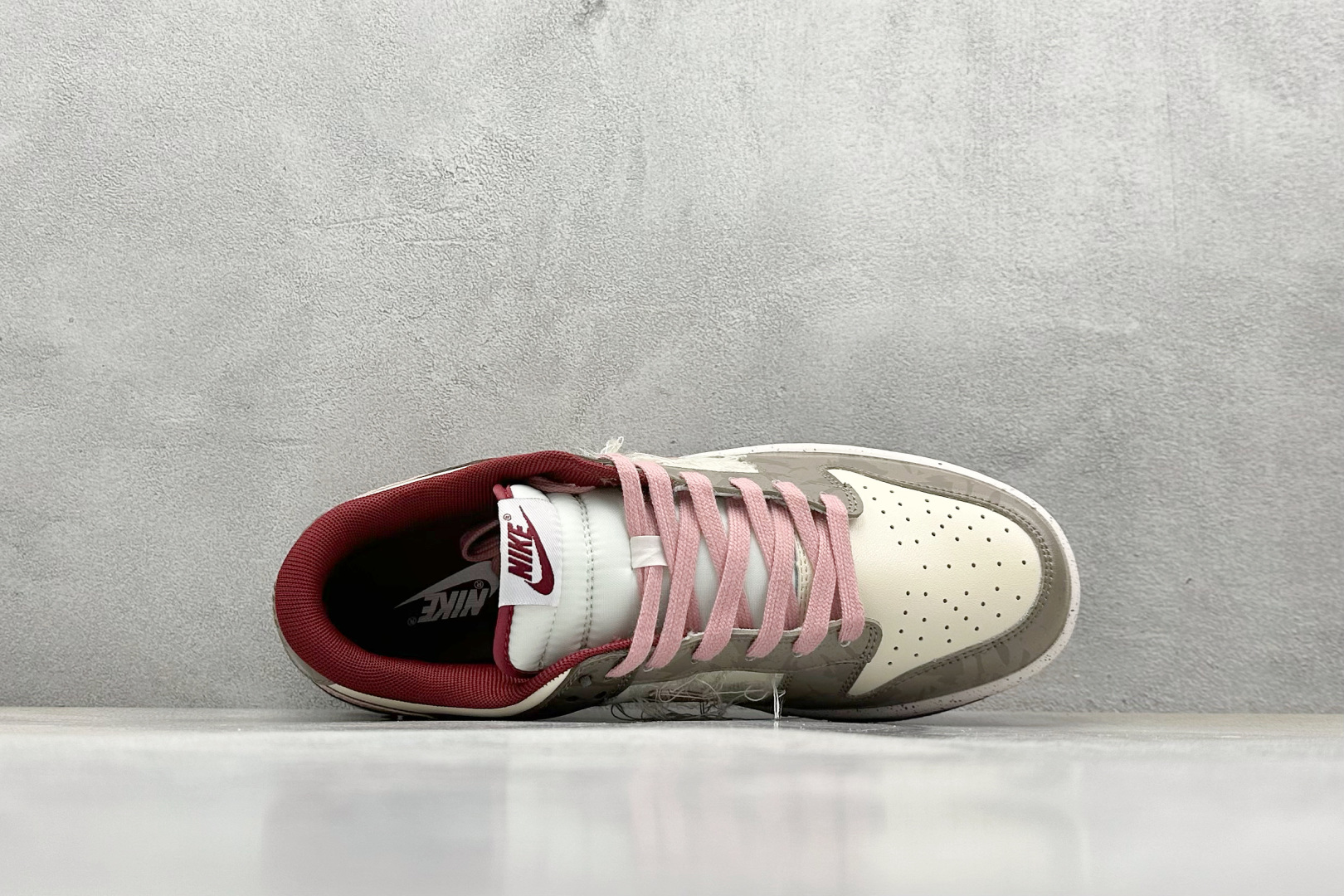  
FS版 Nike SB Dunk Low 粉尘
纯原大厂出品 极力推荐
原装头层材料 独家版型蒸餾加