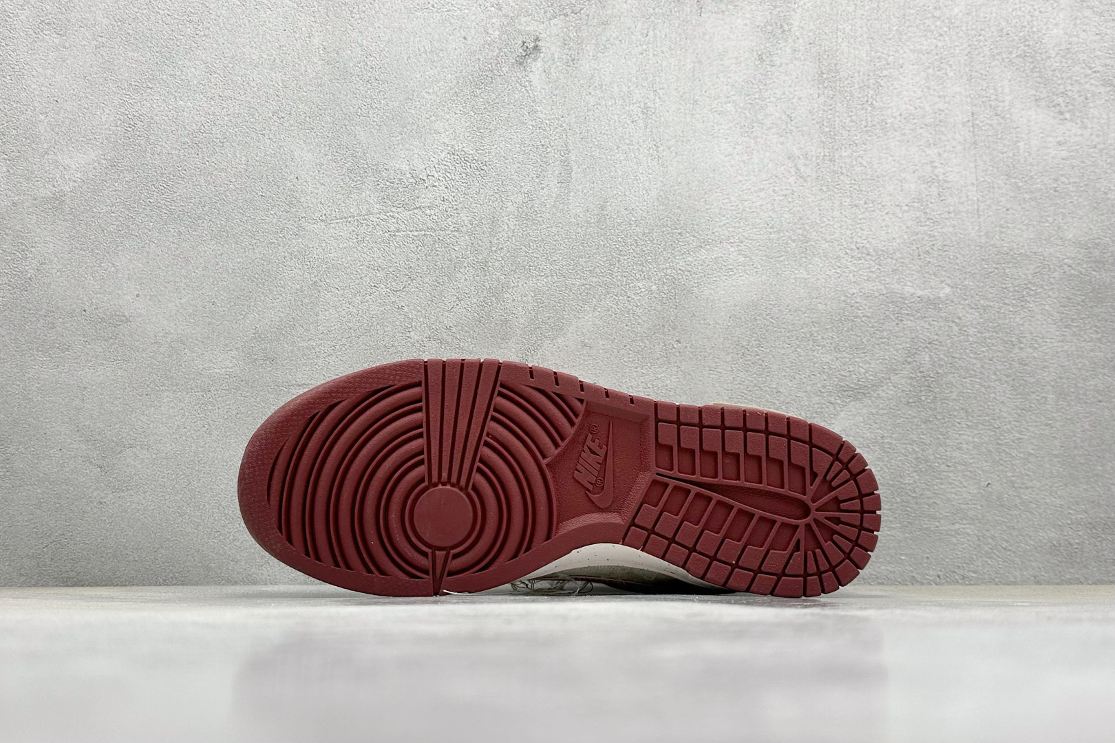  
FS版 Nike SB Dunk Low 粉尘
纯原大厂出品 极力推荐
原装头层材料 独家版型蒸餾加