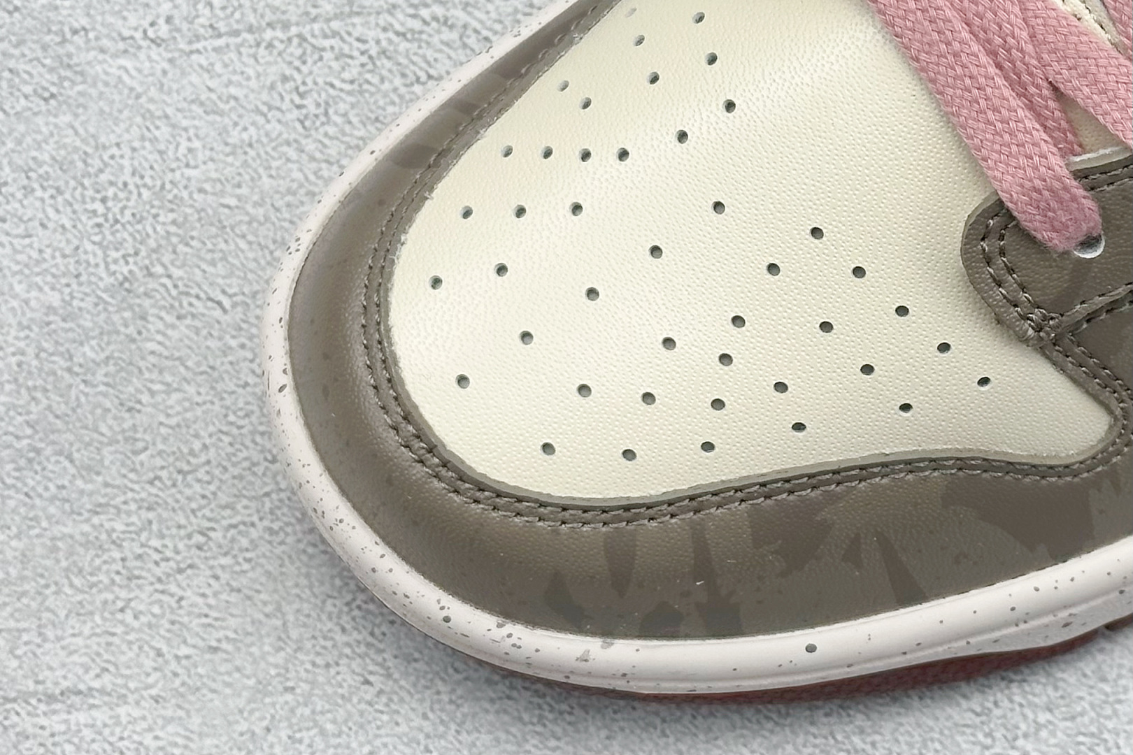  
FS版 Nike SB Dunk Low 粉尘
纯原大厂出品 极力推荐
原装头层材料 独家版型蒸餾加