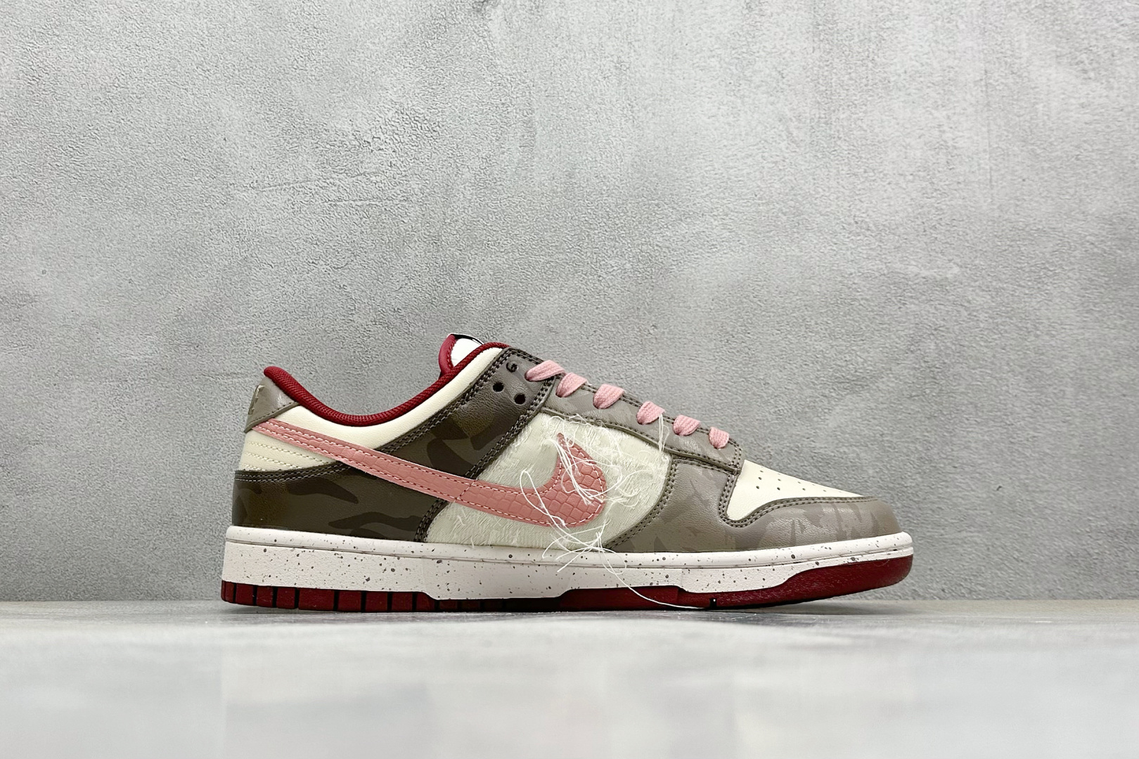  
FS版 Nike SB Dunk Low 粉尘
纯原大厂出品 极力推荐
原装头层材料 独家版型蒸餾加