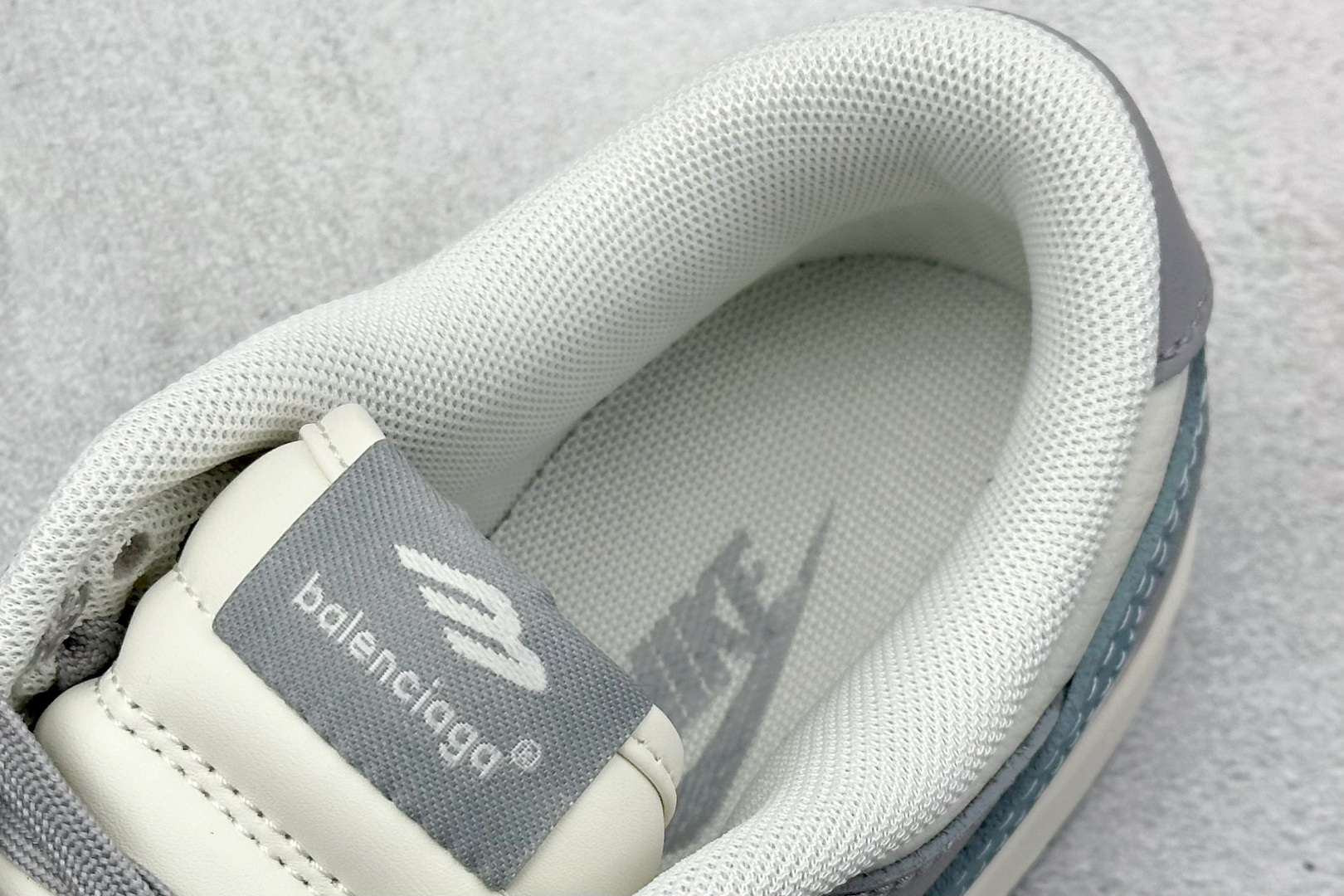 260 Nike SB Dunk Low x Balenciaga 灰白蓝小钩 FX1588-307