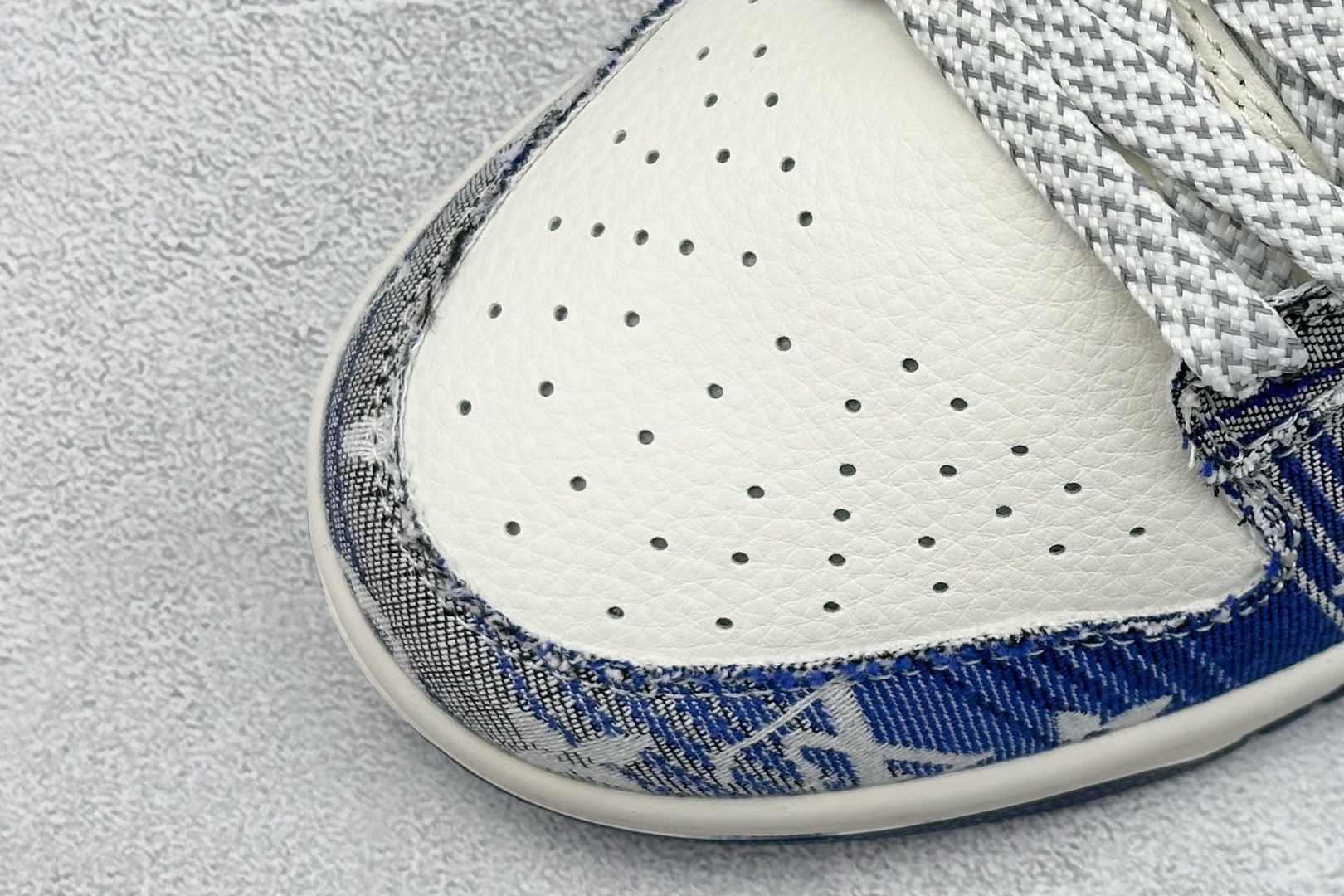 260 Nike SB Dunk Low x Louis Vuitton 蓝白牛仔 JY6988-112