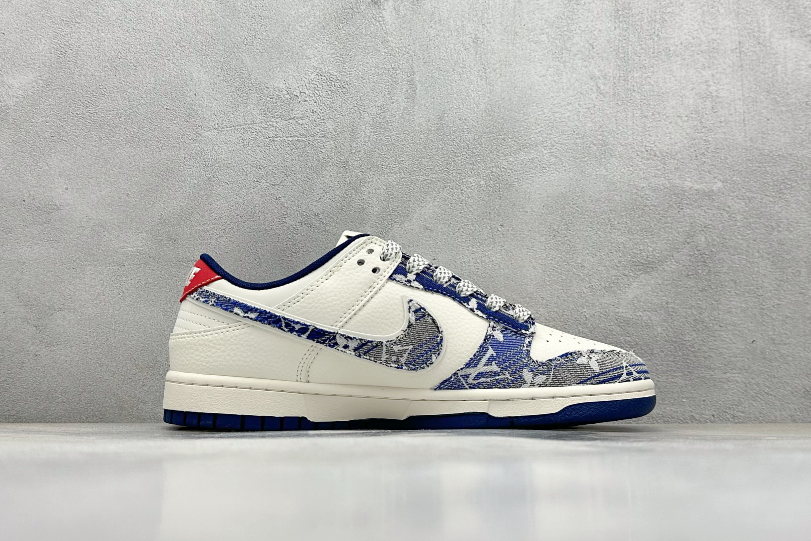 260 Nike SB Dunk Low x Louis Vuitton 蓝白牛仔 JY6988-112