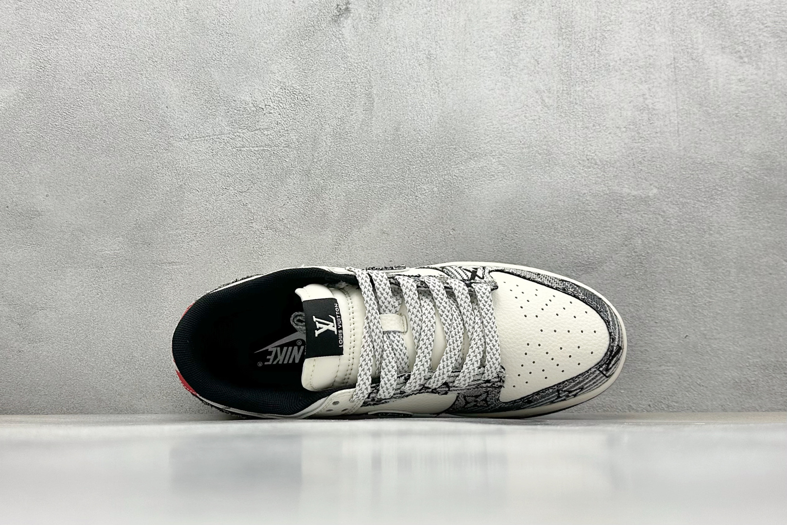 260 Nike SB Dunk Low x Louis Vuitton 黑白牛仔 JY6988-110