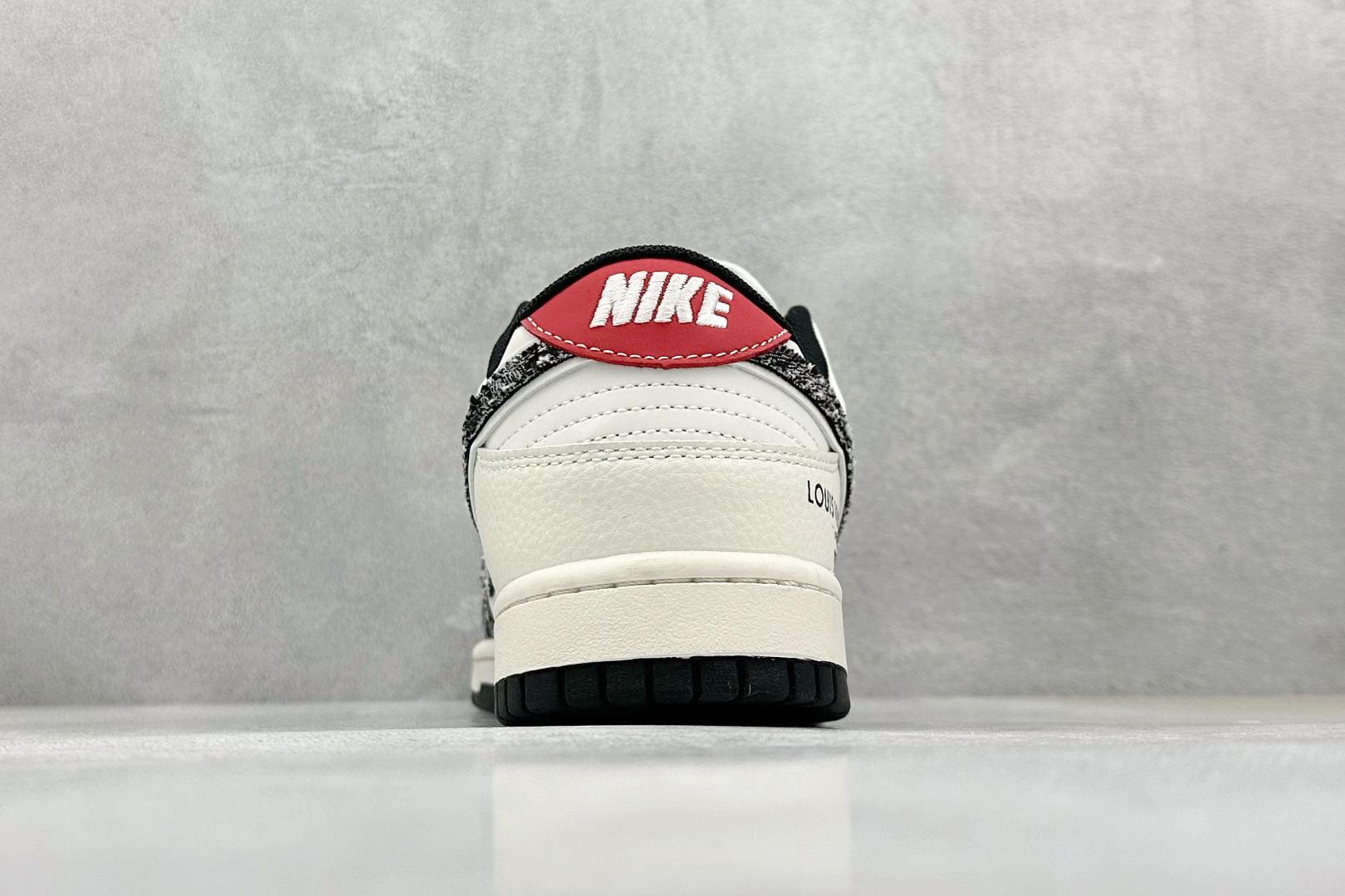 260 Nike SB Dunk Low x Louis Vuitton 黑白牛仔 JY6988-110