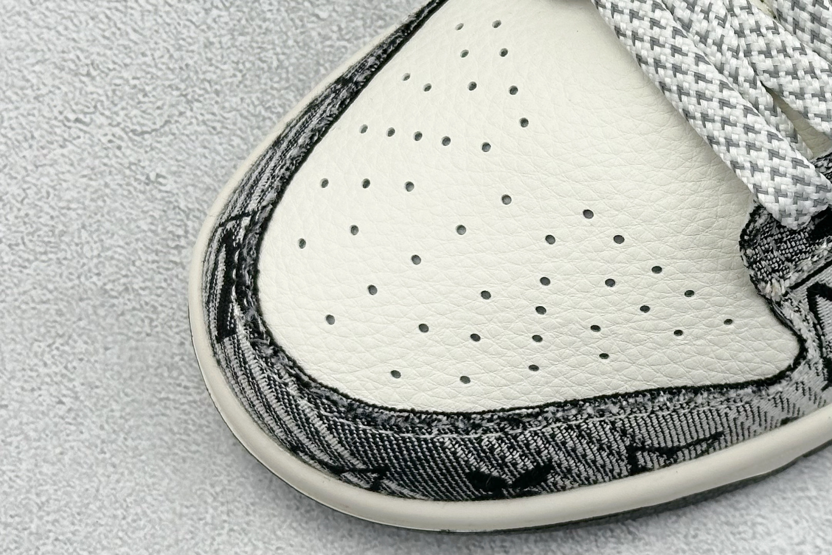 260 Nike SB Dunk Low x Louis Vuitton 黑白牛仔 JY6988-110