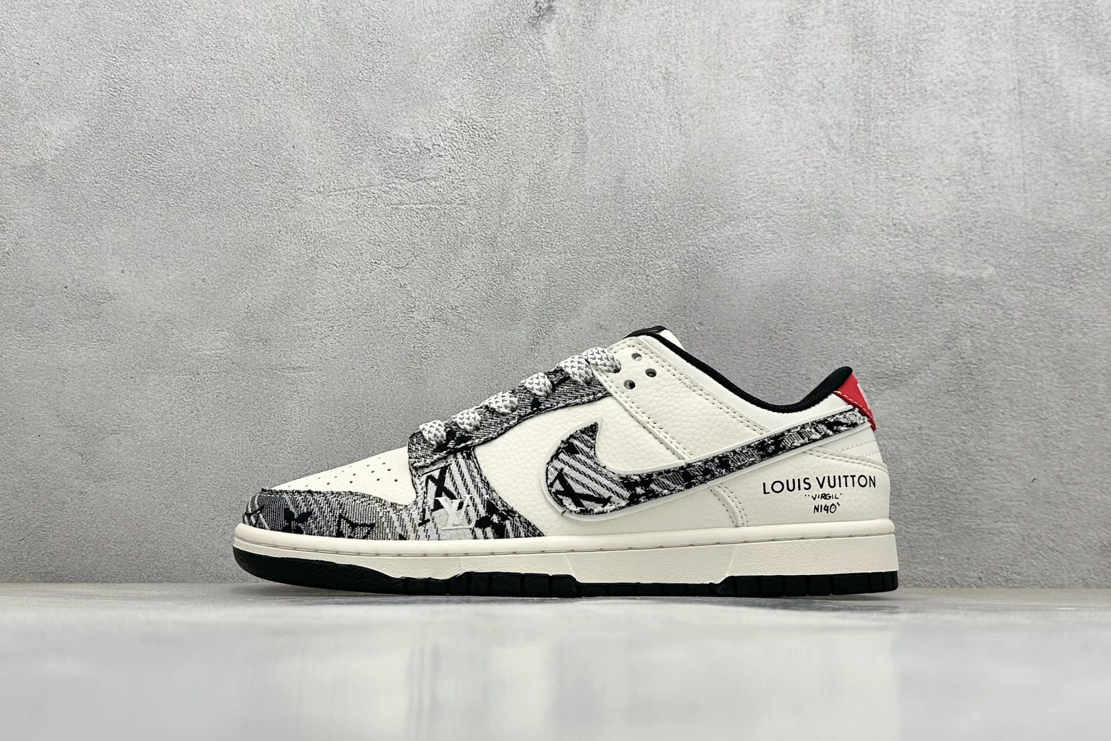 260 Nike SB Dunk Low x Louis Vuitton 黑白牛仔 JY6988-110