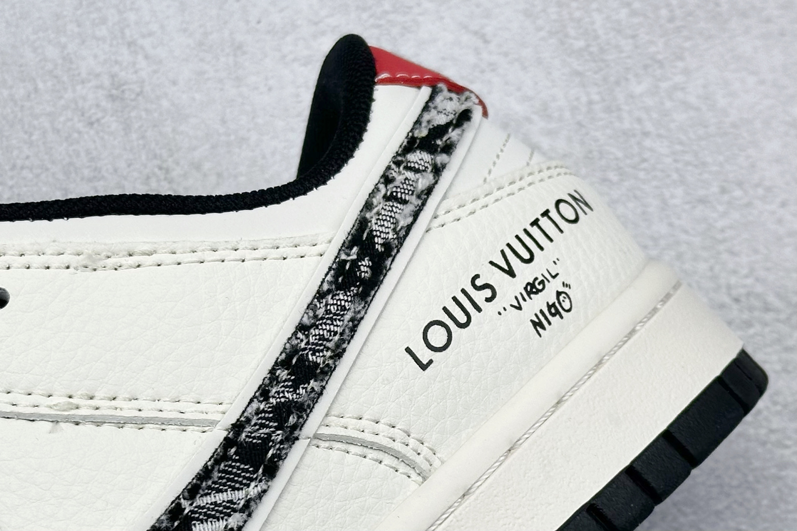 260 Nike SB Dunk Low x Louis Vuitton 黑白牛仔 JY6988-110