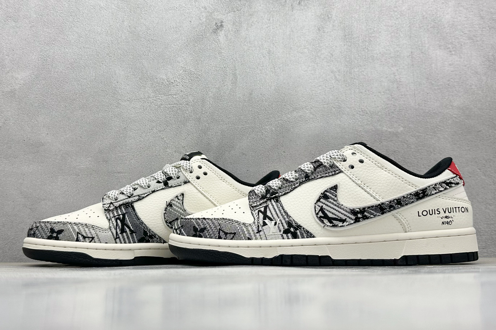 260 Nike SB Dunk Low x Louis Vuitton 黑白牛仔 JY6988-110
