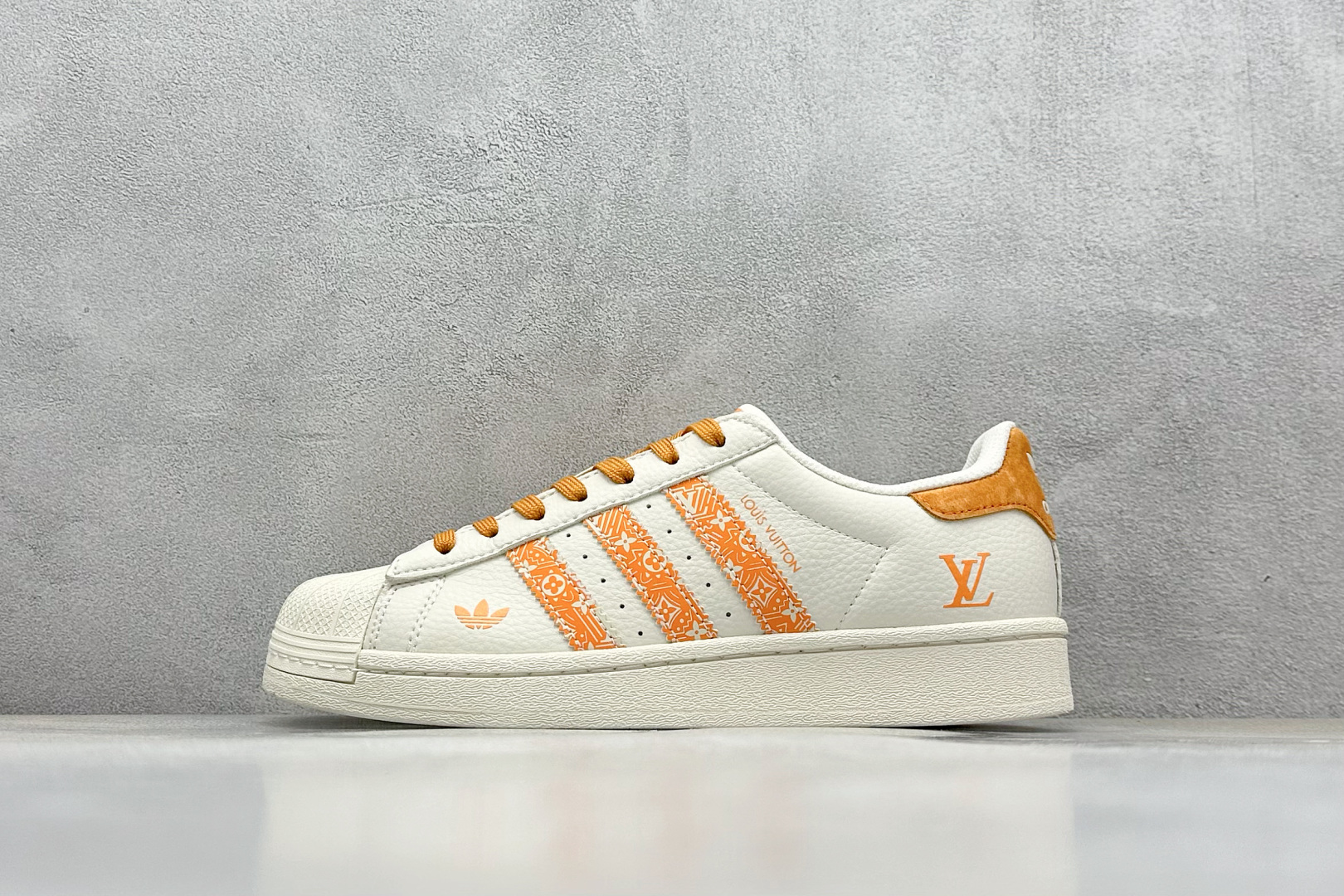 240 AD Originals Superstar x Louis Vuitton 白橙 XS0005