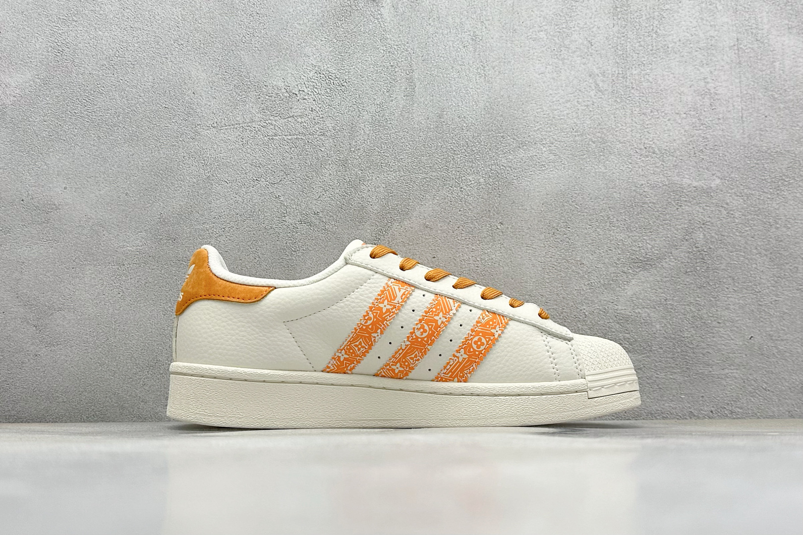240 AD Originals Superstar x Louis Vuitton 白橙 XS0005