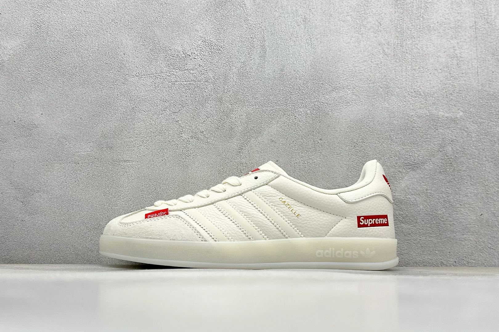 260 AD Originals Gazelle INdoor x Supreme 白红 三叶草休闲防滑耐磨低帮板鞋 DM1234-007