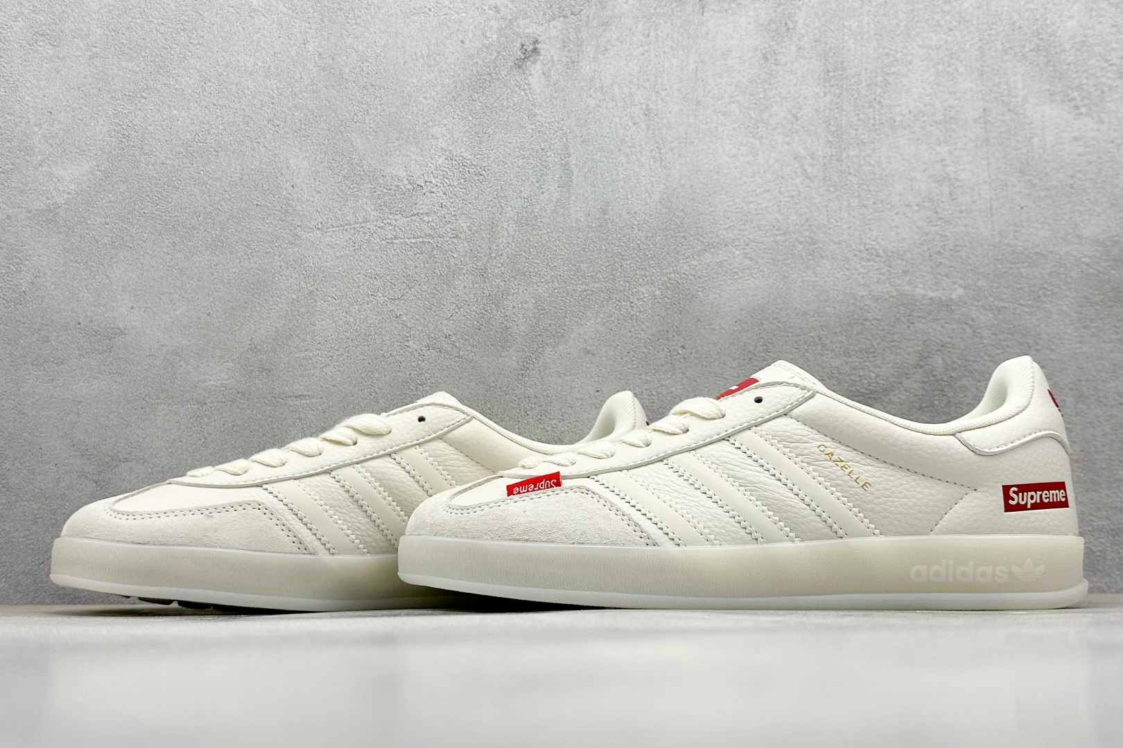 260 AD Originals Gazelle INdoor x Supreme 白红 三叶草休闲防滑耐磨低帮板鞋 DM1234-007