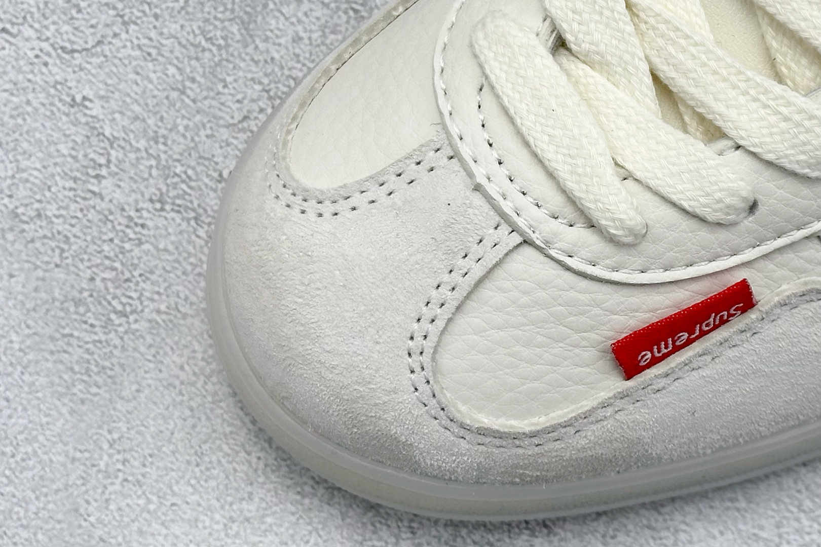 260 AD Originals Gazelle INdoor x Supreme 白红 三叶草休闲防滑耐磨低帮板鞋 DM1234-007