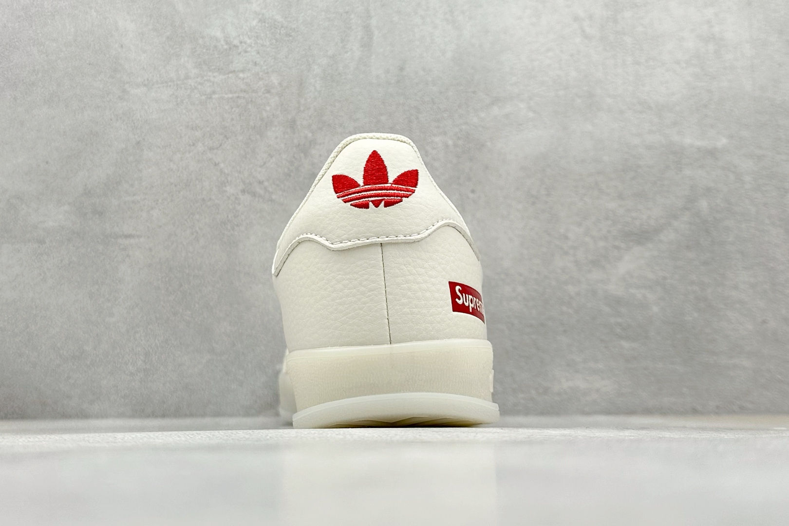 260 AD Originals Gazelle INdoor x Supreme 白红 三叶草休闲防滑耐磨低帮板鞋 DM1234-007