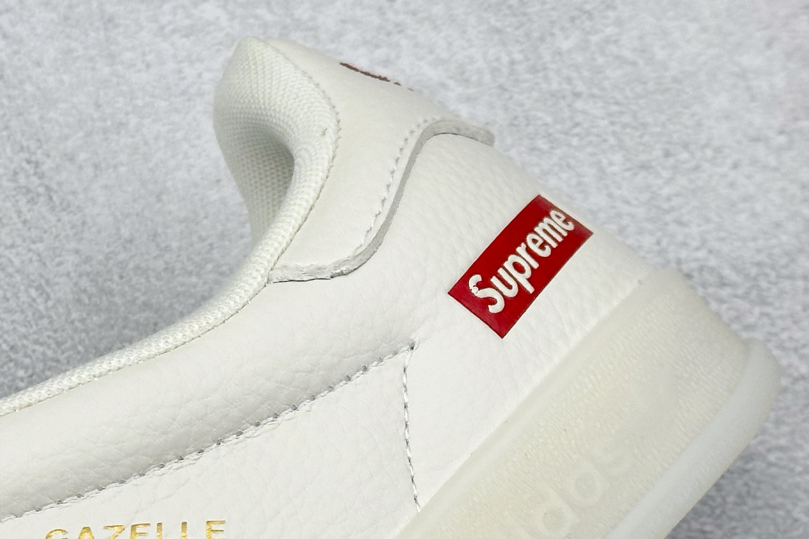 260 AD Originals Gazelle INdoor x Supreme 白红 三叶草休闲防滑耐磨低帮板鞋 DM1234-007