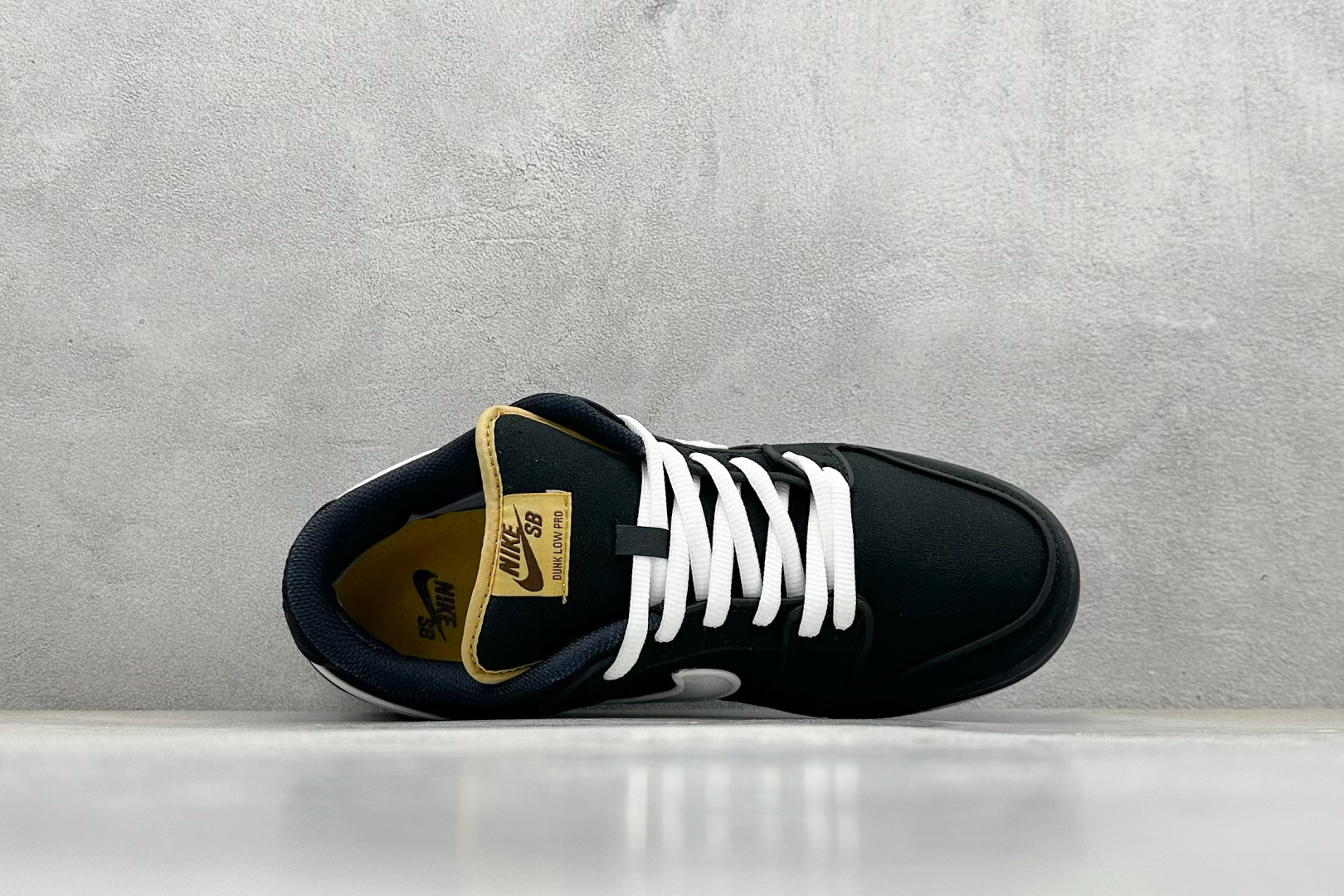 220 NIKE SB Dunk Low 黑白帆布 FN5880-001