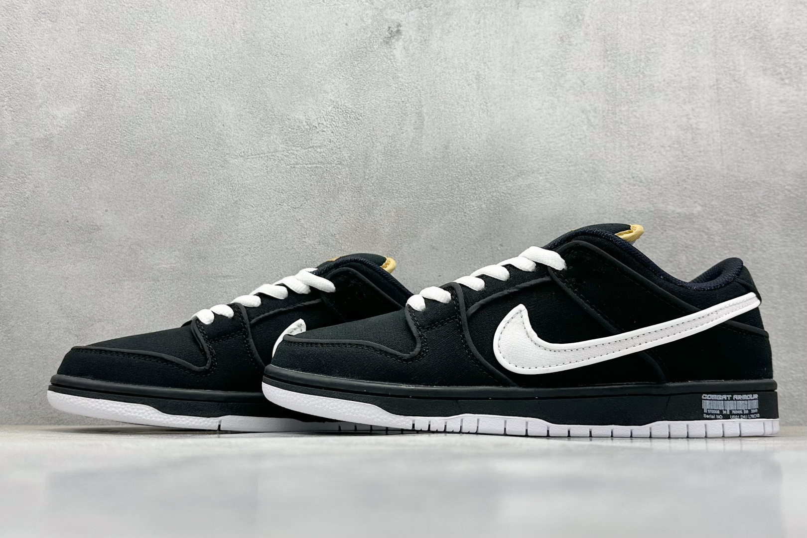 220 NIKE SB Dunk Low 黑白帆布 FN5880-001