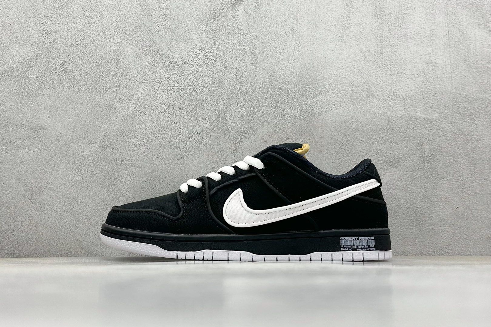 220 NIKE SB Dunk Low 黑白帆布 FN5880-001
