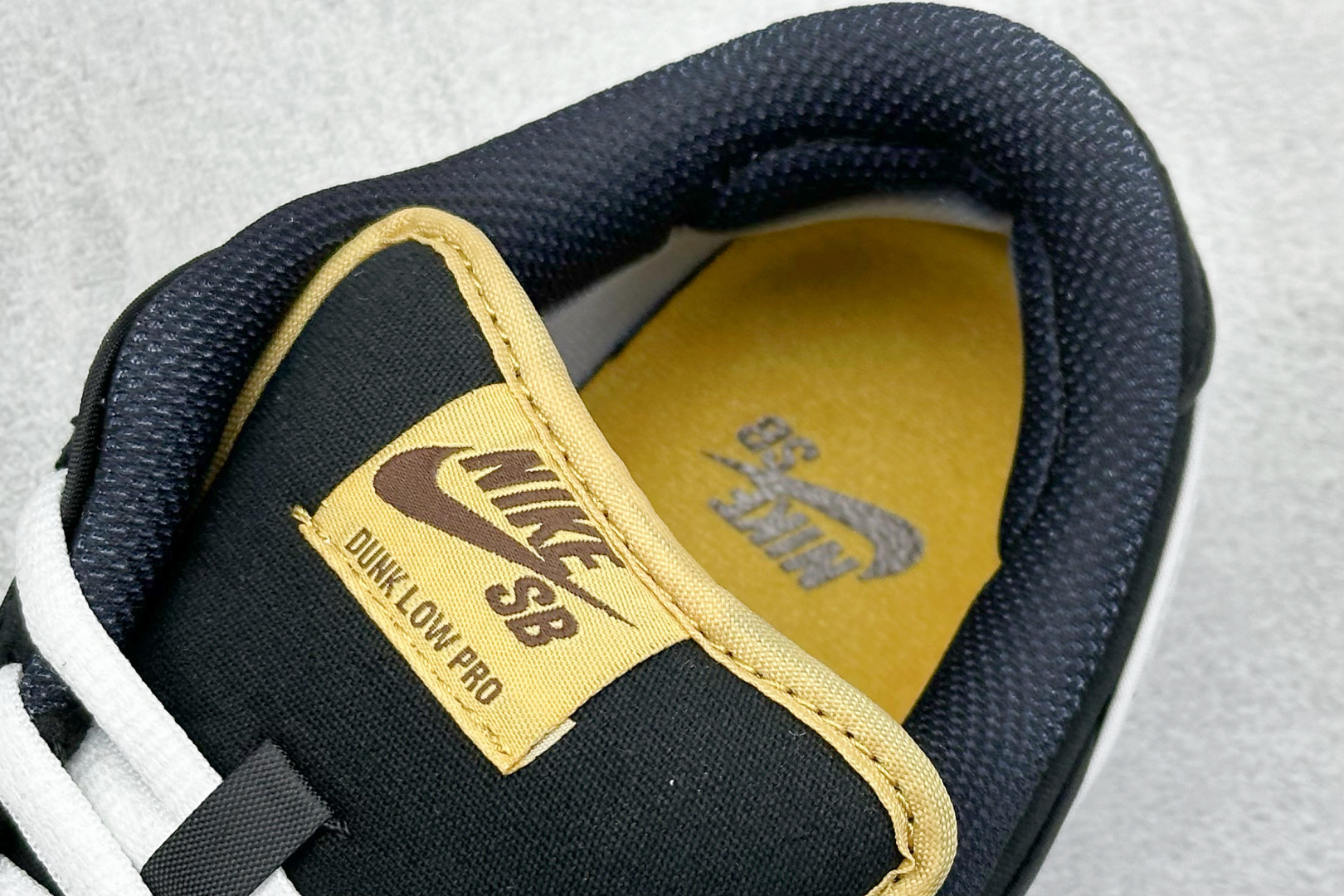 220 NIKE SB Dunk Low 黑白帆布 FN5880-001