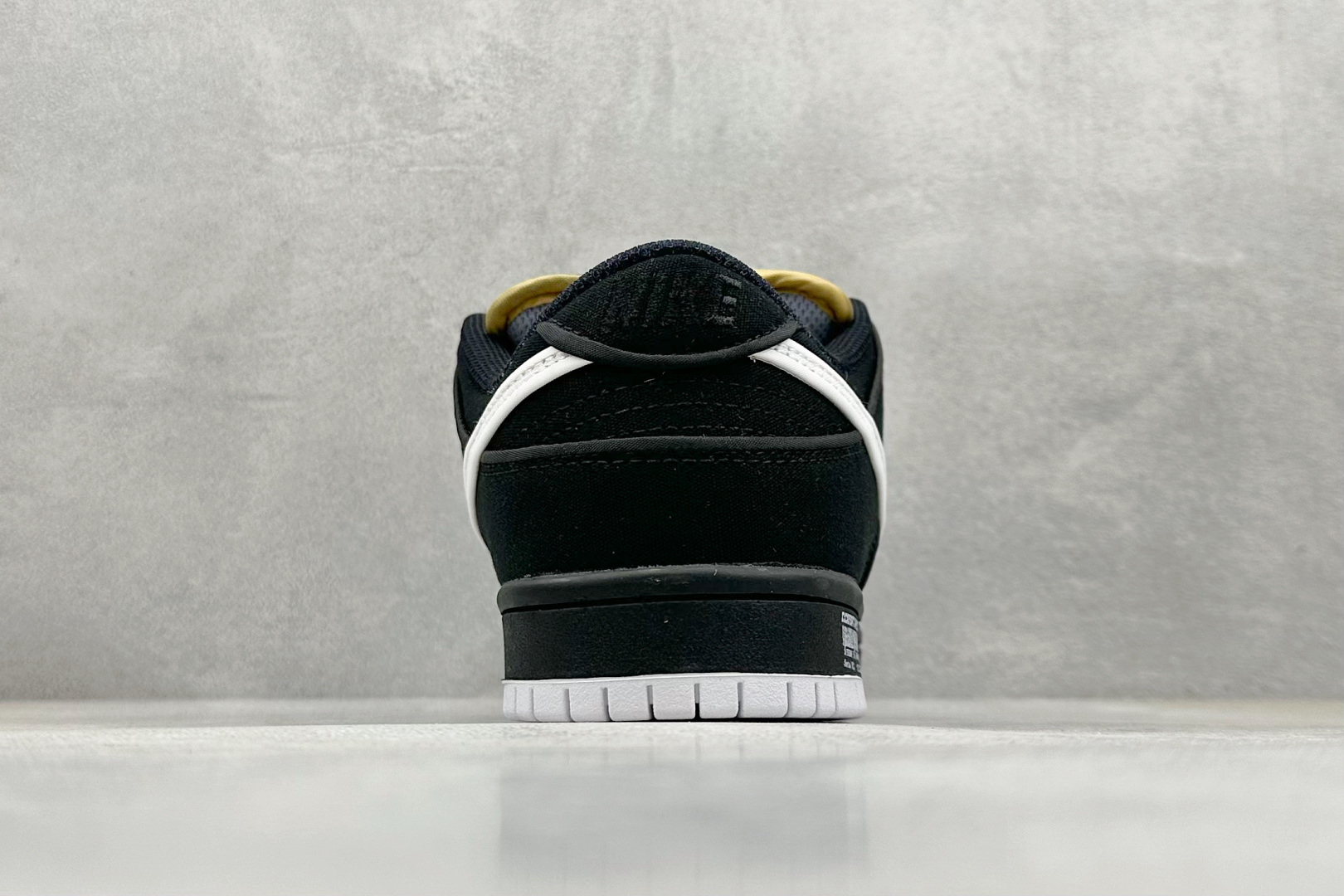 220 NIKE SB Dunk Low 黑白帆布 FN5880-001