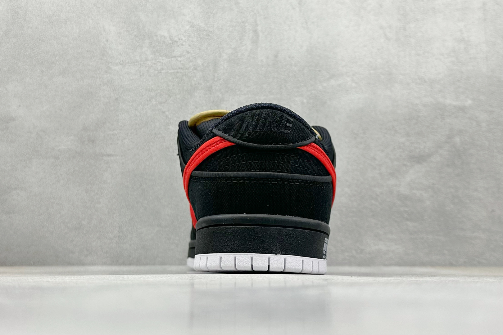 220 NIKE SB Dunk Low 黑红帆布 FN5880-001