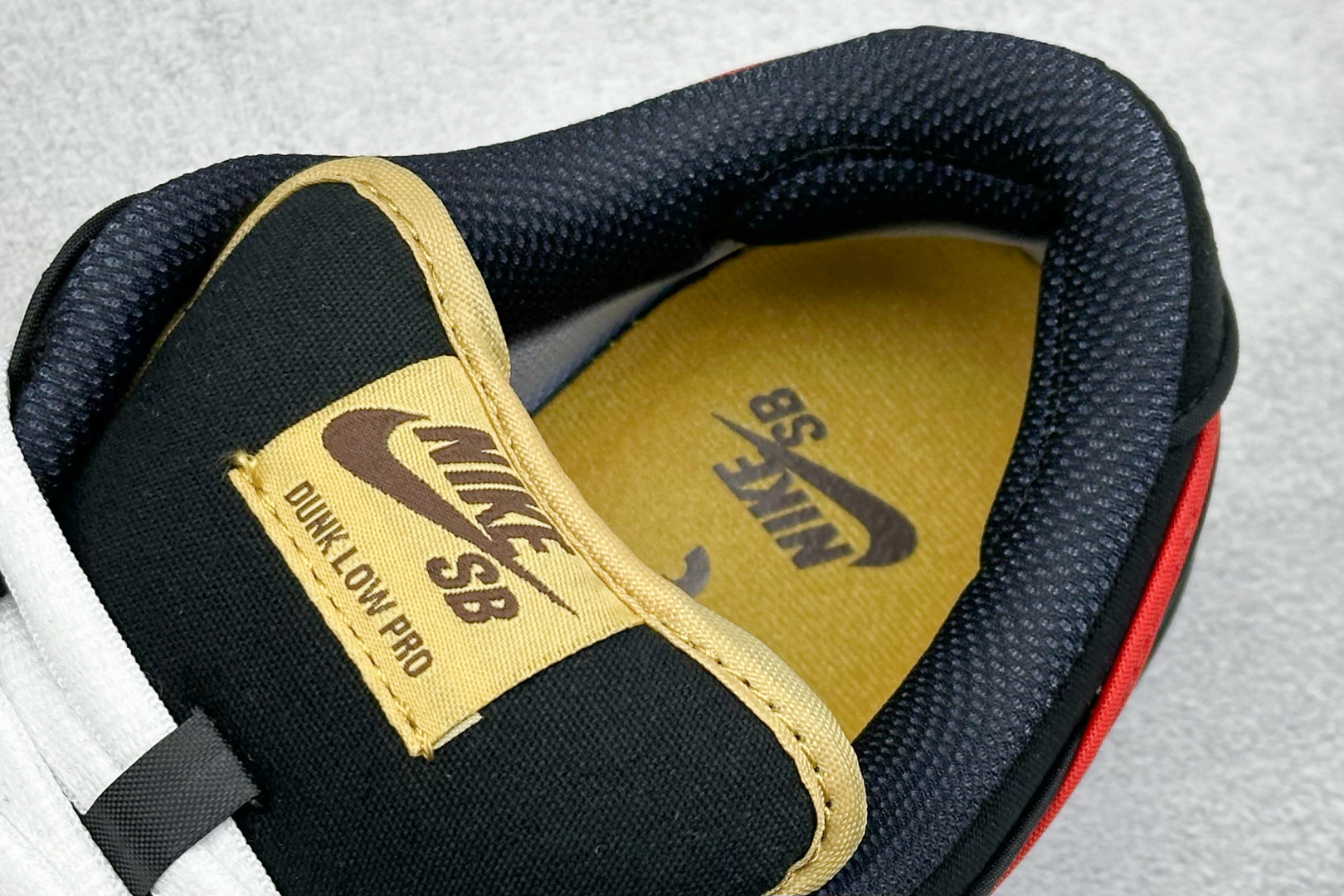 220 NIKE SB Dunk Low 黑红帆布 FN5880-001