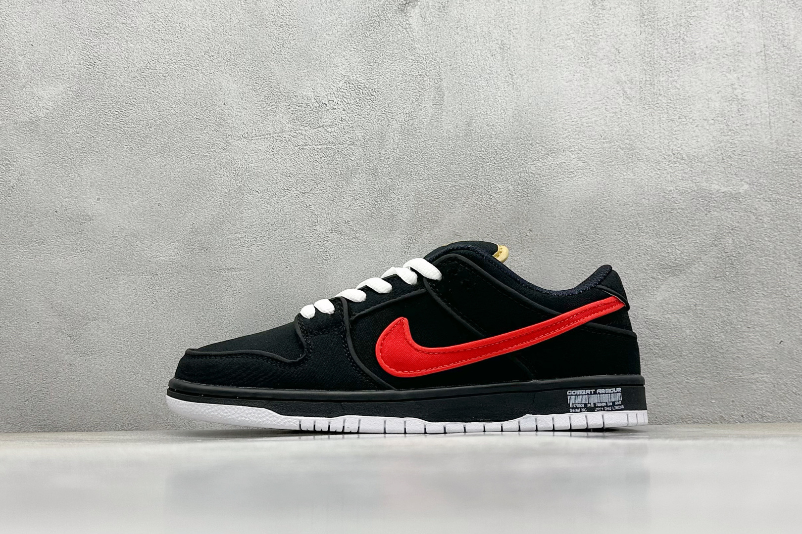 220 NIKE SB Dunk Low 黑红帆布 FN5880-001