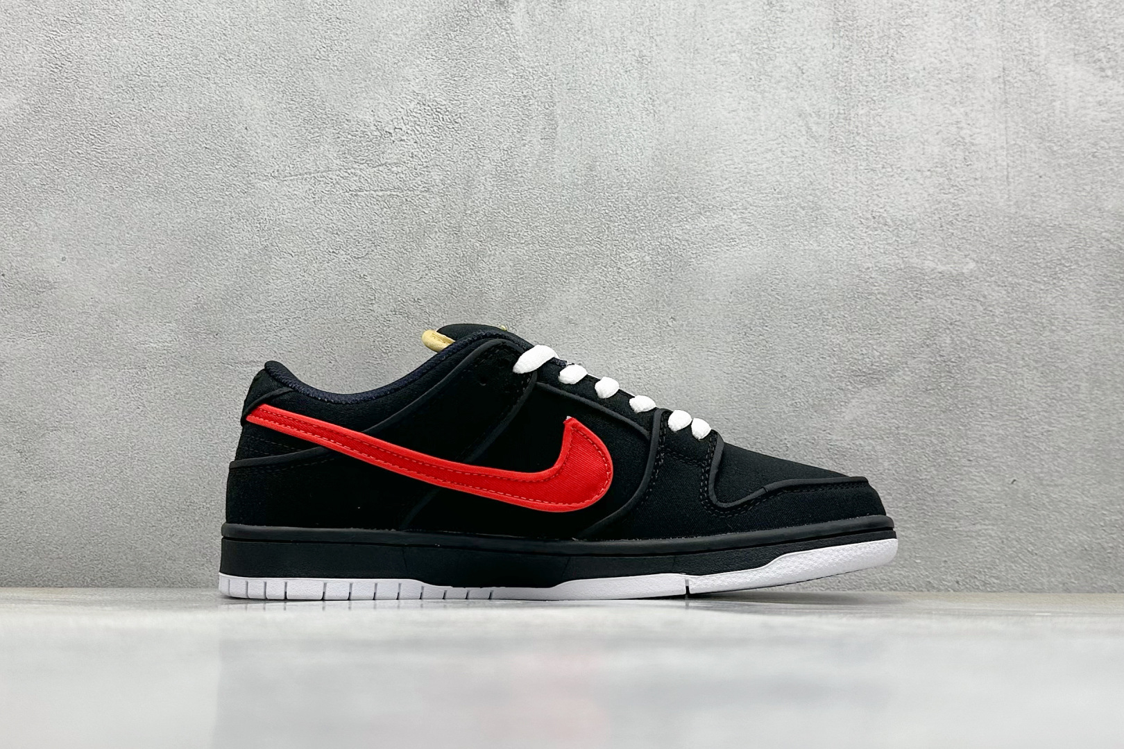 220 NIKE SB Dunk Low 黑红帆布 FN5880-001