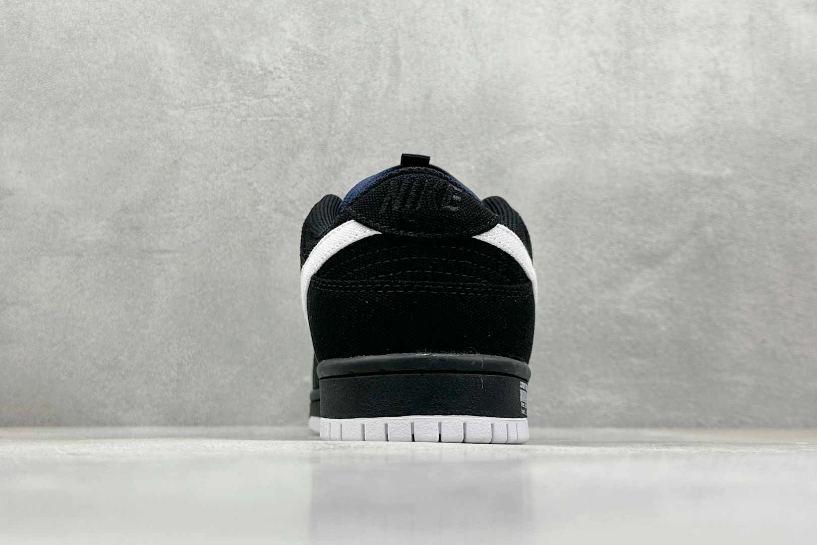 220 NIKE SB Dunk Low 黑白帆布 DX6775-400