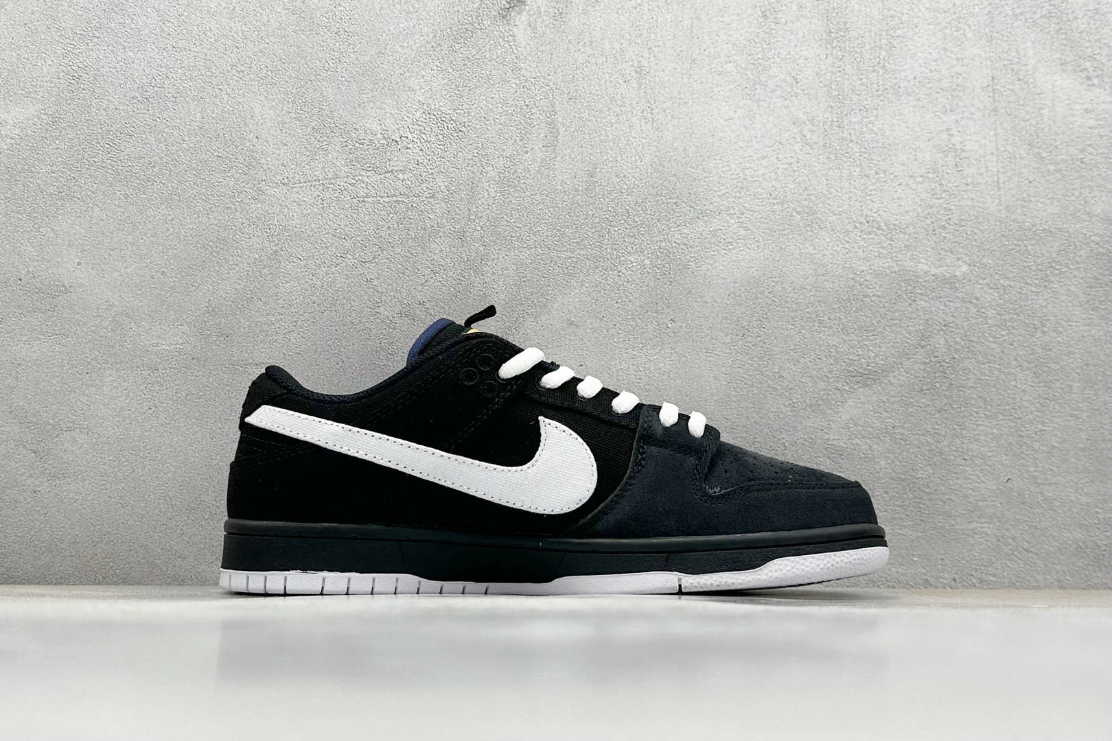 220 NIKE SB Dunk Low 黑白帆布 DX6775-400