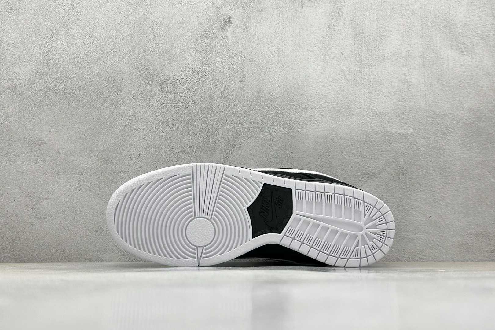 220 NIKE SB Dunk Low 黑白帆布 DX6775-400